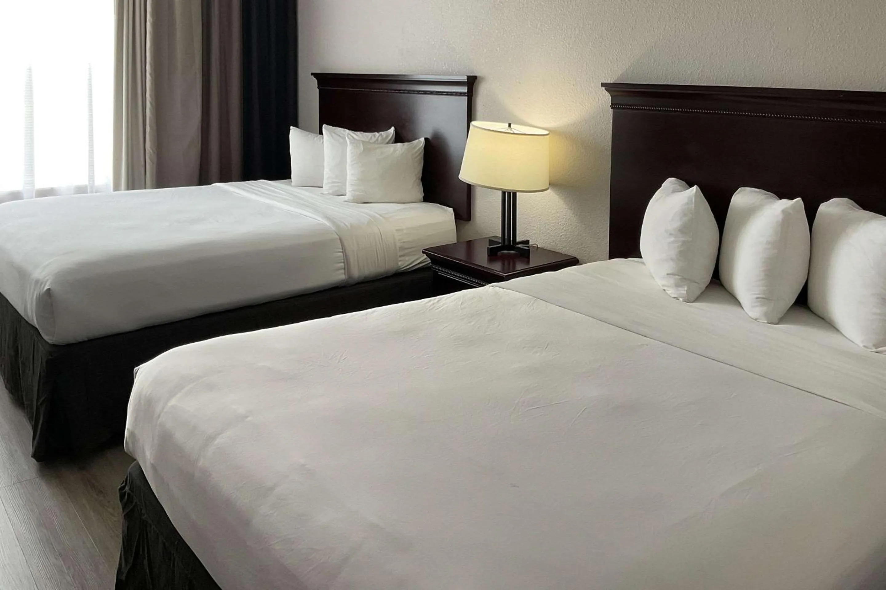 Bedroom, Bed in Country Inn & Suites by Radisson, Tallahassee-University Area, FL