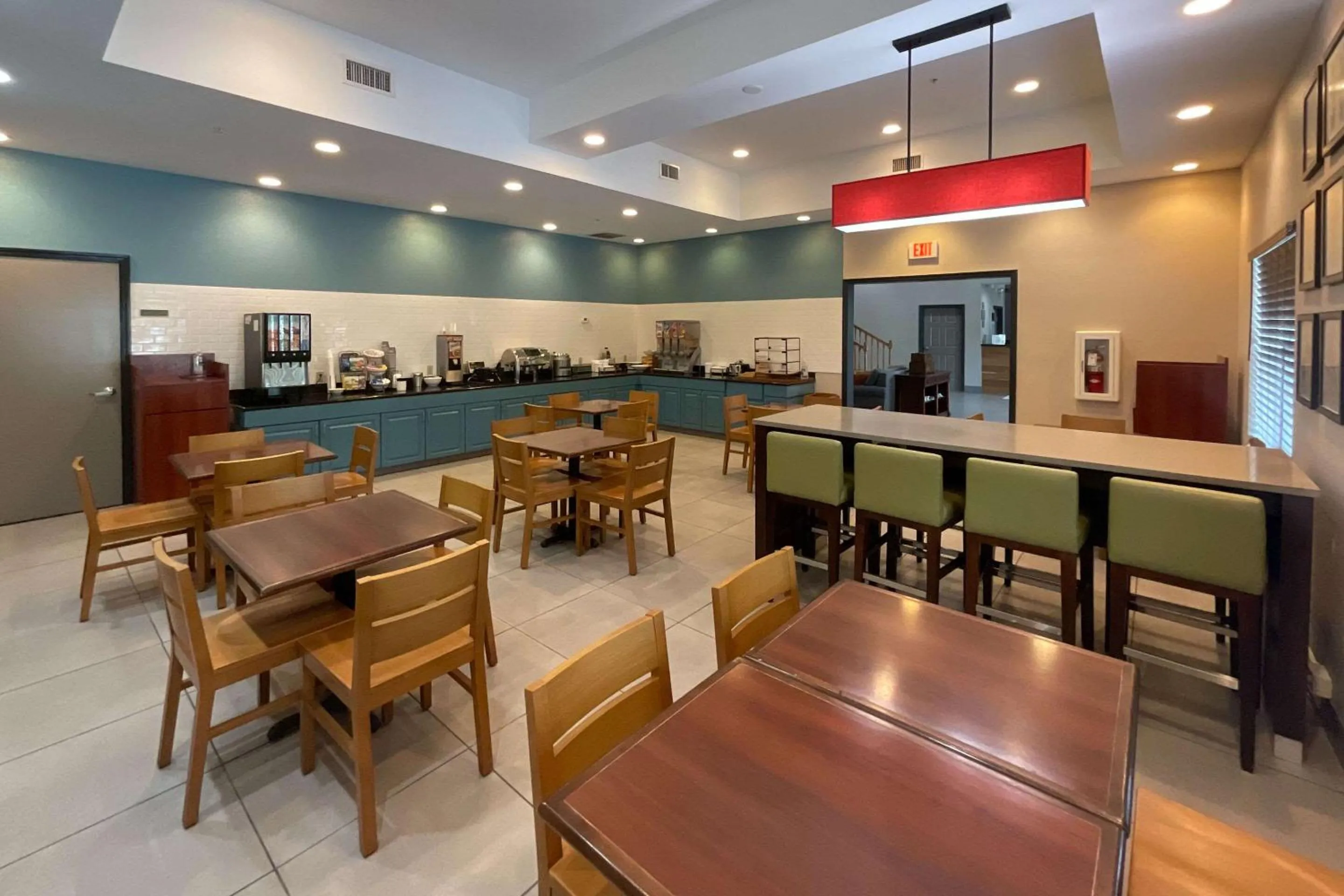 Breakfast in Country Inn & Suites by Radisson, Tallahassee-University Area, FL