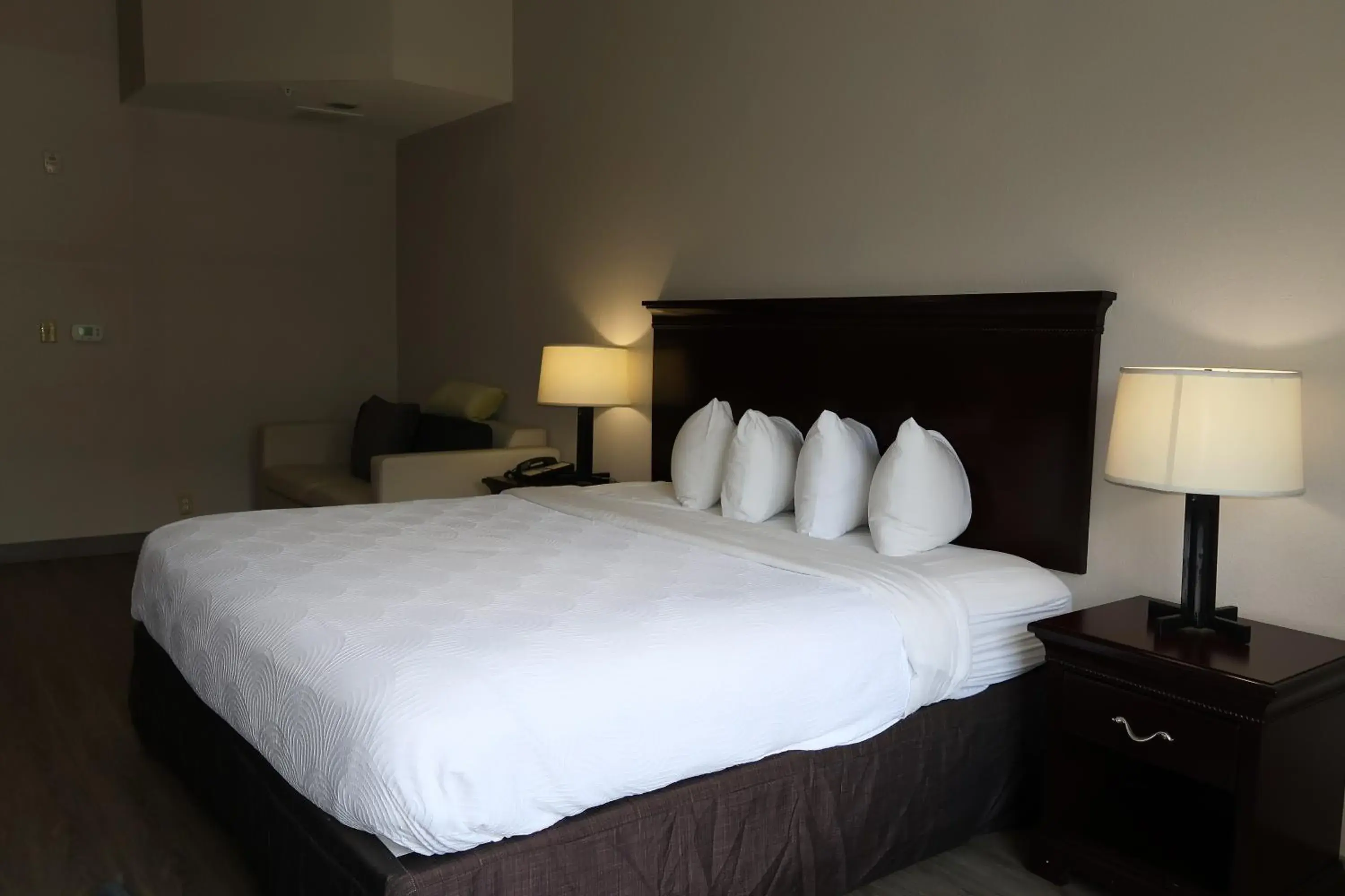 Bed in Country Inn & Suites by Radisson, Tallahassee-University Area, FL Bed in Country Inn & Suites by Radisson, Tallahassee-University Area, FL