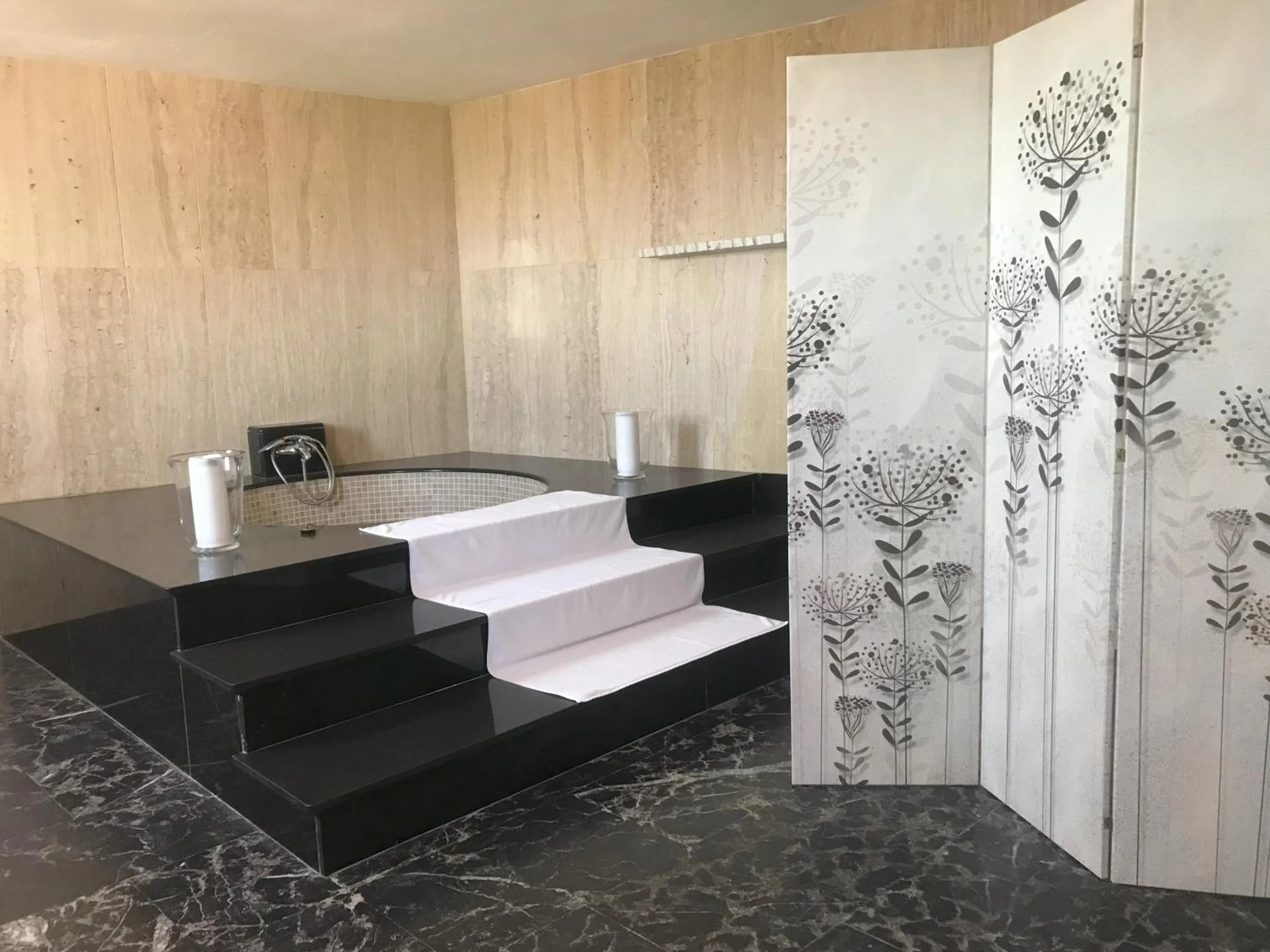 Property building in Boutique Hotel Mamabels