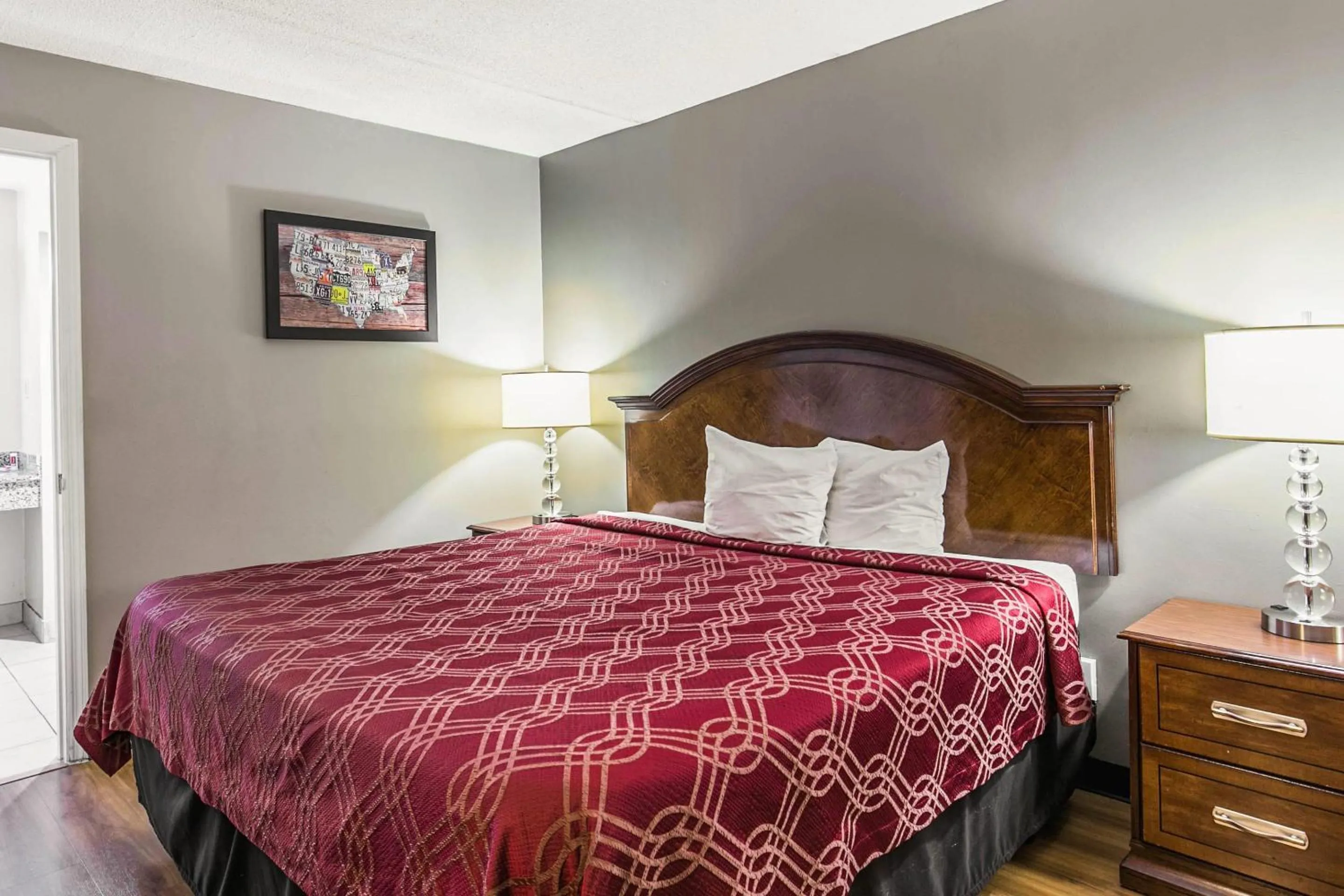 Bedroom, Bed in Econo Lodge Tallahassee North