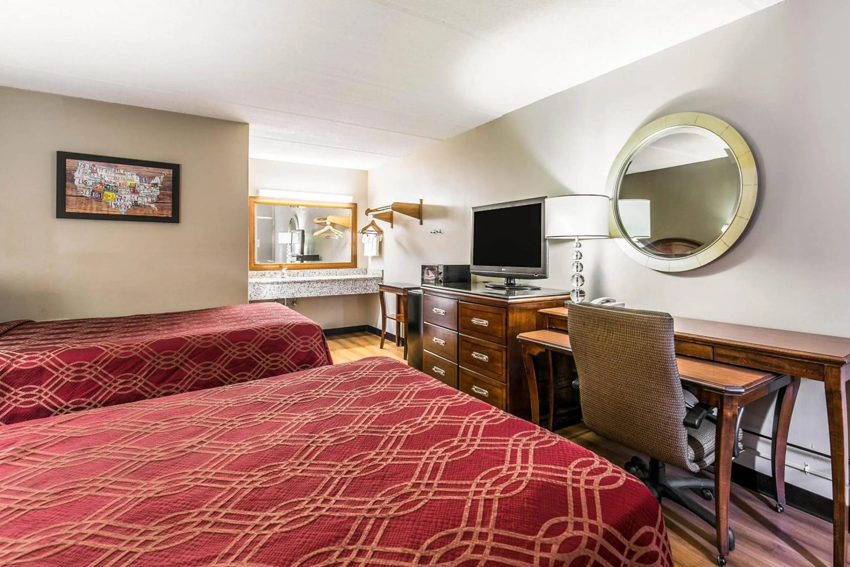 Bedroom, Bed in Econo Lodge Tallahassee North