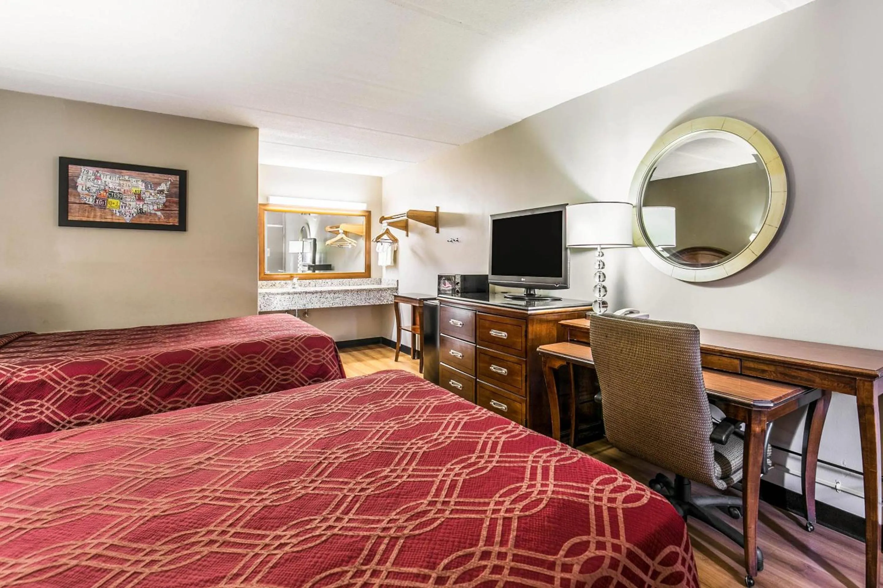 Bedroom, Bed in Econo Lodge Tallahassee North