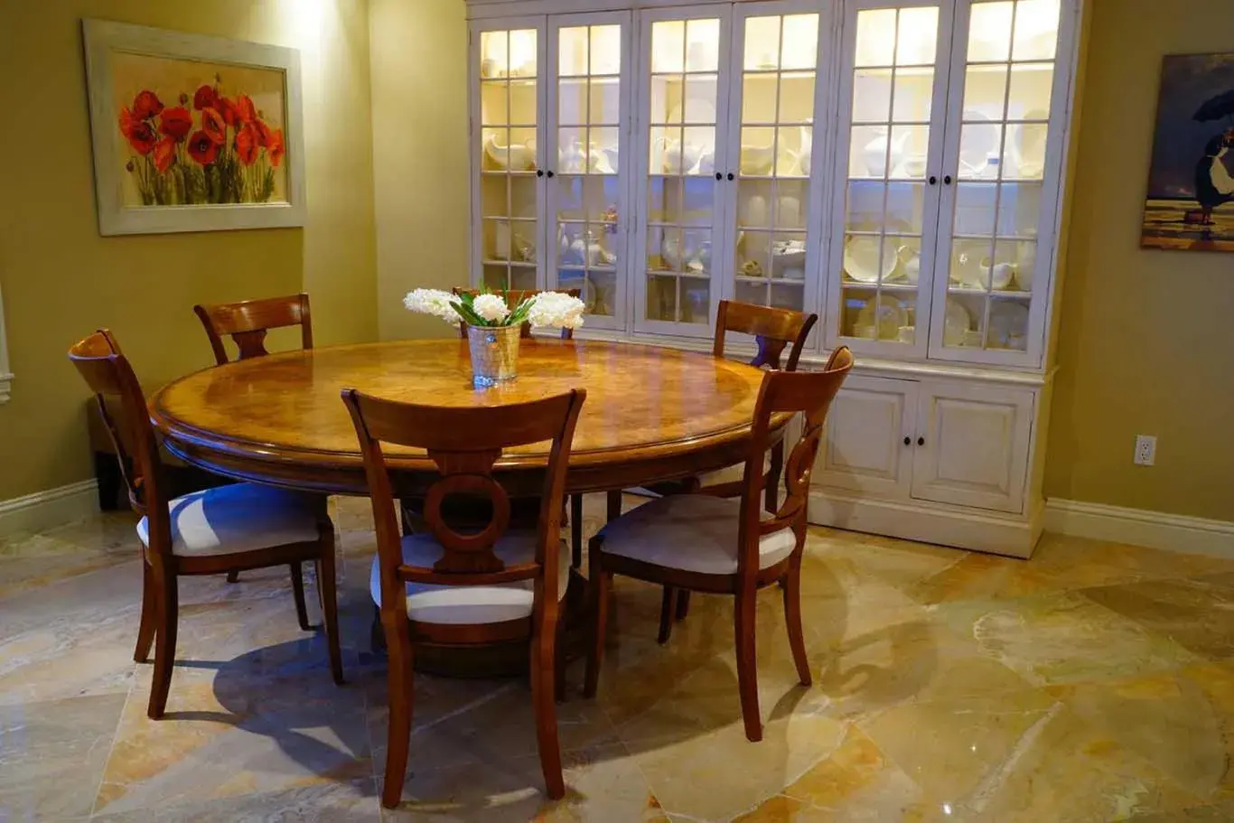 Dining Area in Palm Beach Singer Island Resort & Spa Luxury Suites