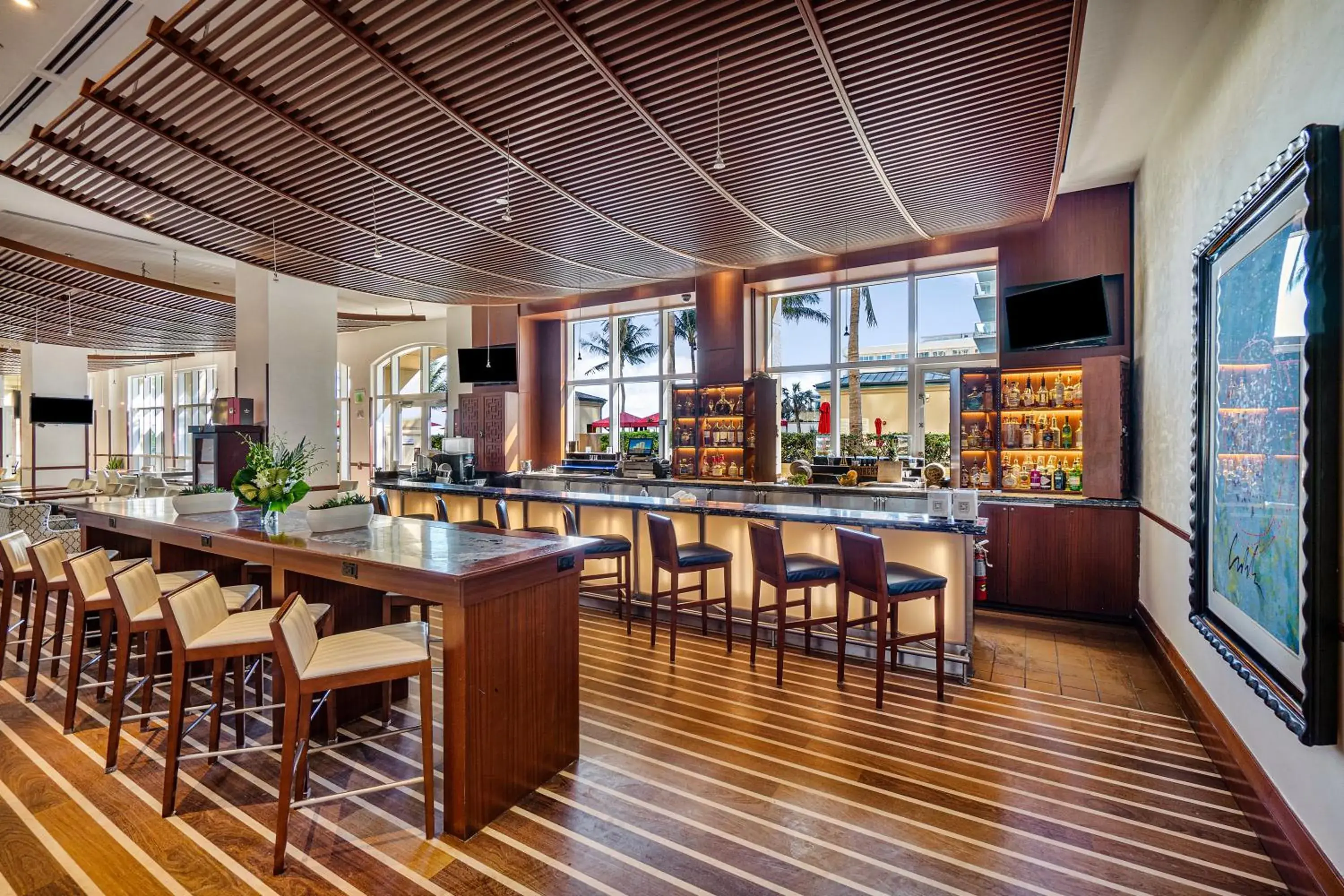 Lounge/Bar in Palm Beach Singer Island Resort & Spa Luxury Suites