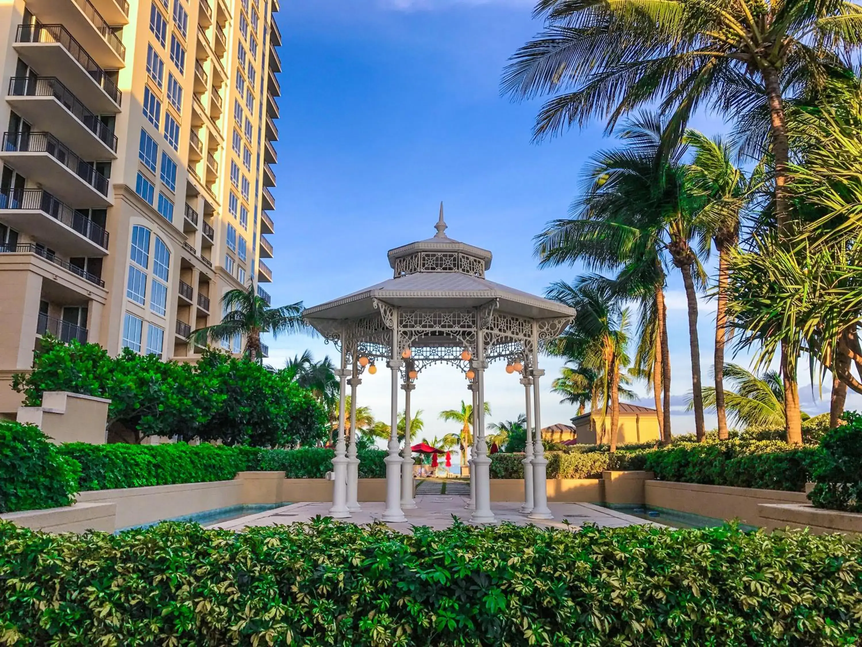 Garden, Property Building in Palm Beach Singer Island Resort & Spa Luxury Suites
