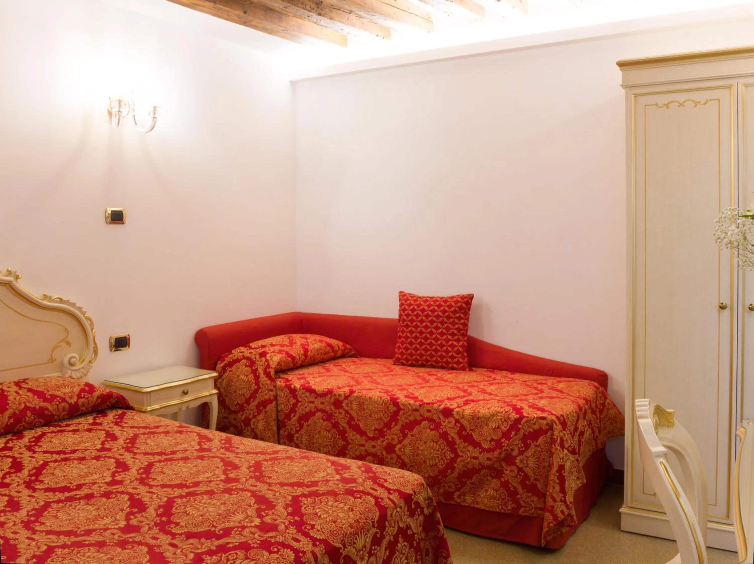 Photo of the whole room, Bed in Hotel Leonardo