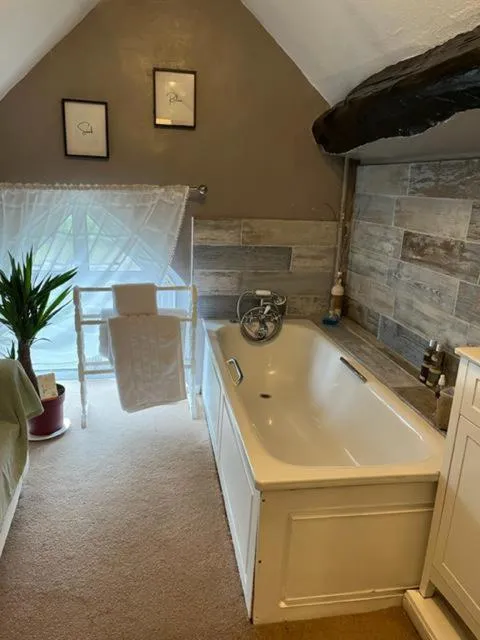 Bathroom in Castle Lodge Wilton