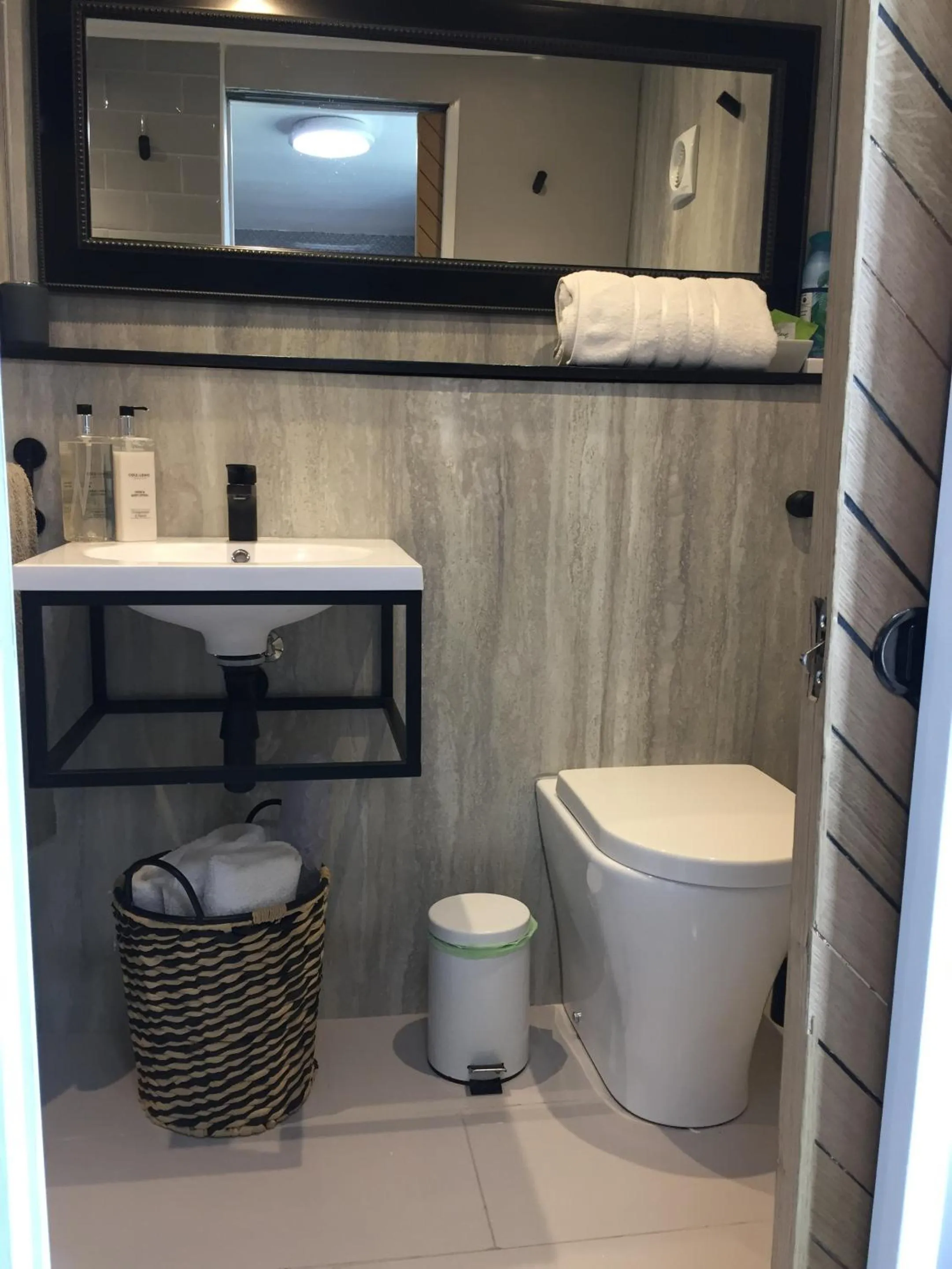 Bathroom in Castle Lodge Wilton