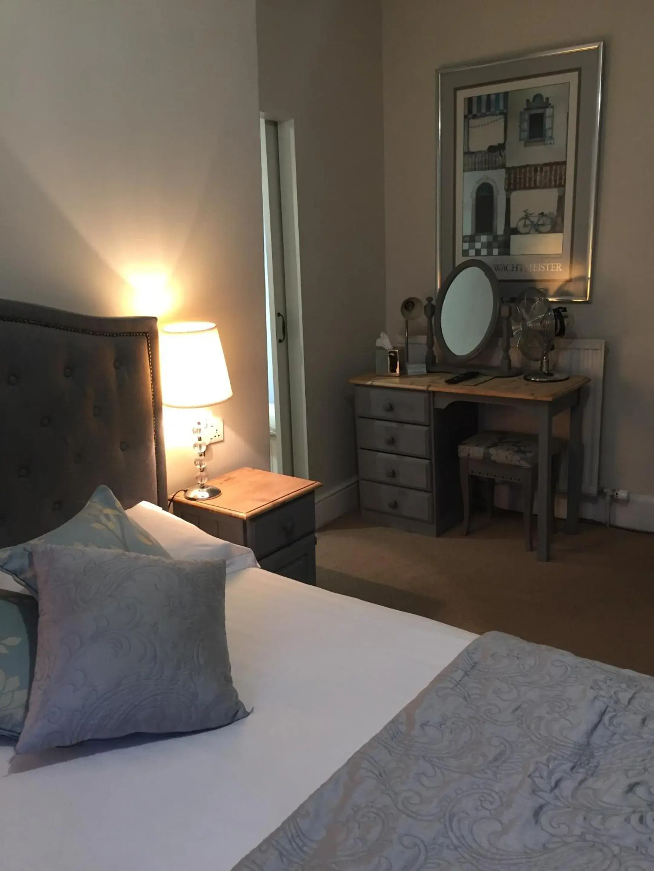 Bedroom, Bed in Castle Lodge Wilton Bedroom, Bed in Castle Lodge Wilton