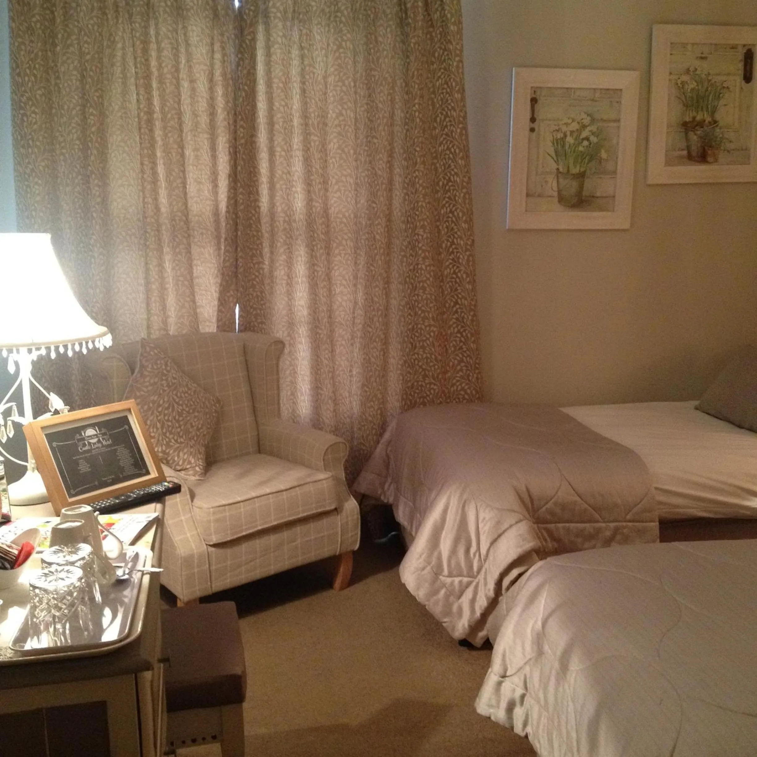 Bedroom, Bed in Castle Lodge Wilton