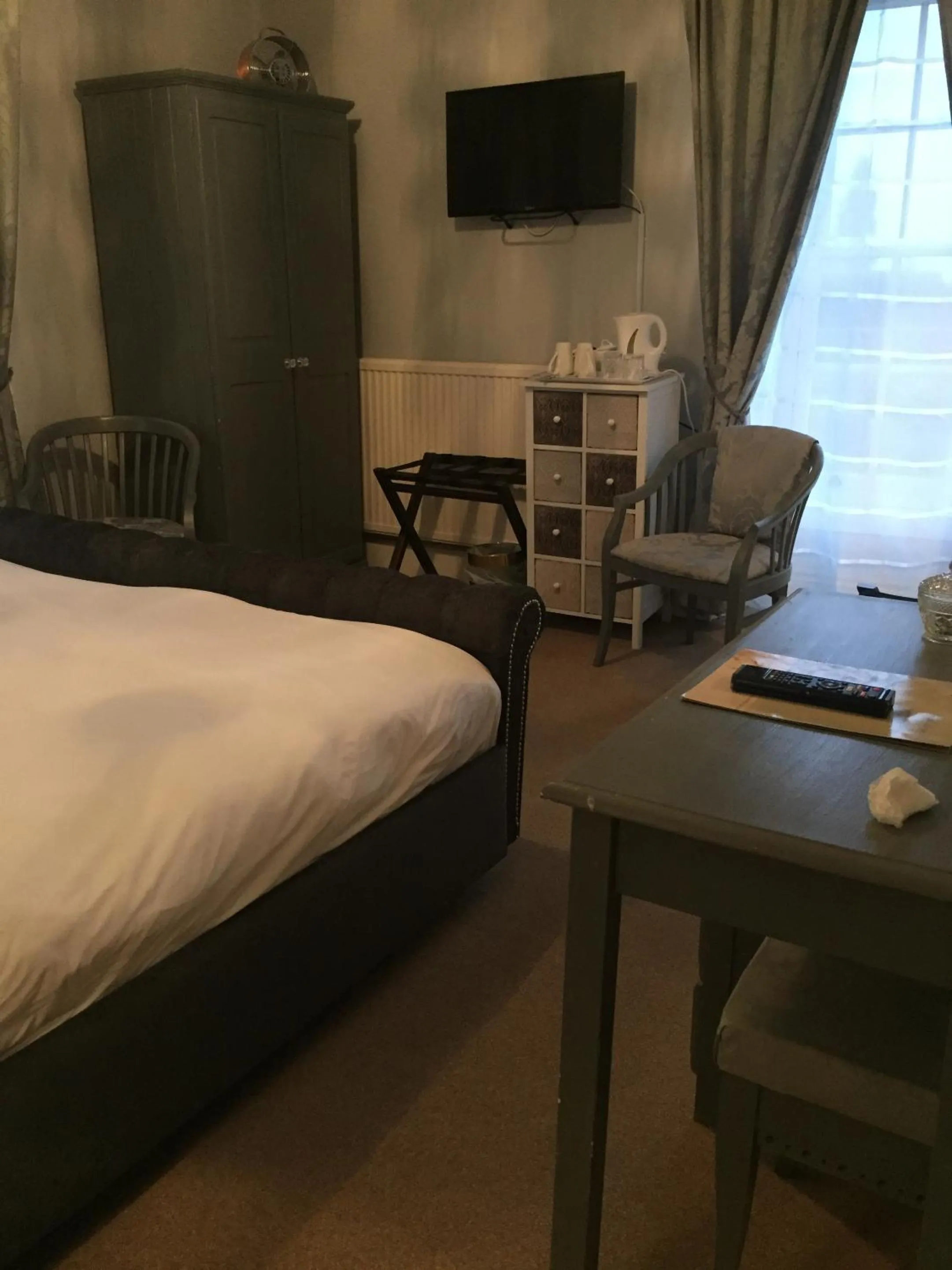 Bedroom, Bed in Castle Lodge Wilton