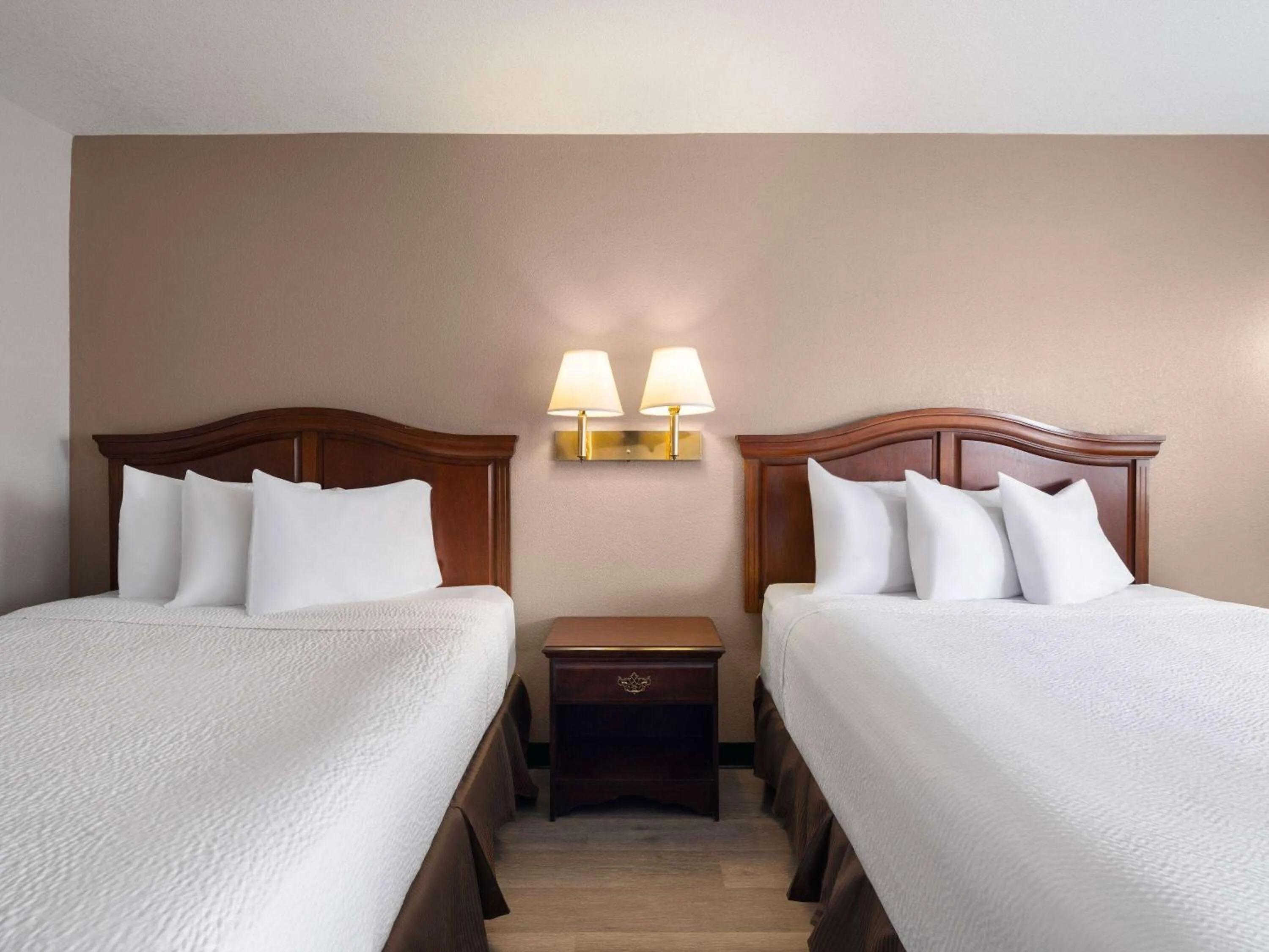 Photo of the whole room, Bed in Travelodge by Wyndham Tucson AZ