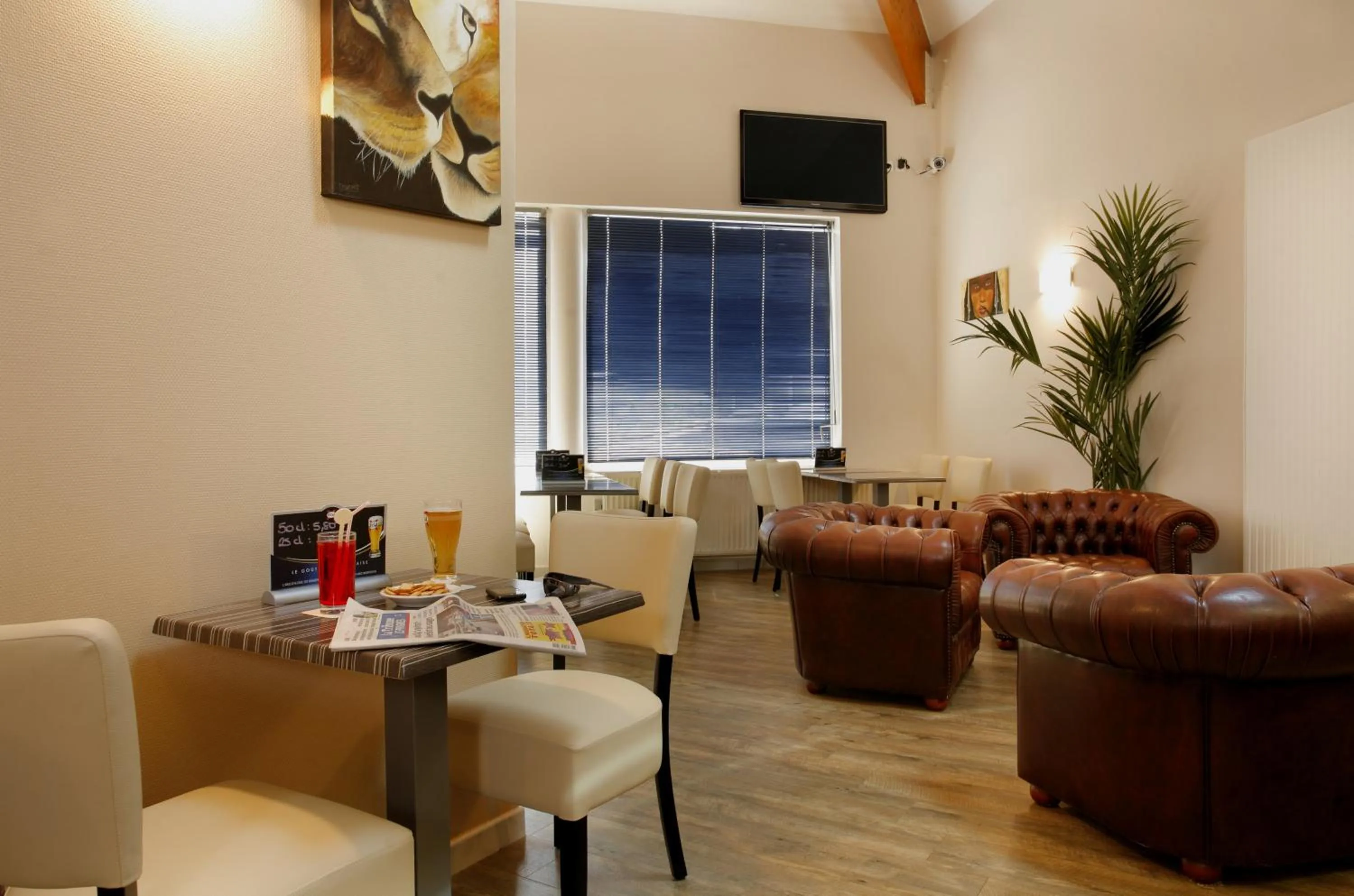 Living room in The Originals City, Hôtel L'Acropole, Saint-Etienne Sud