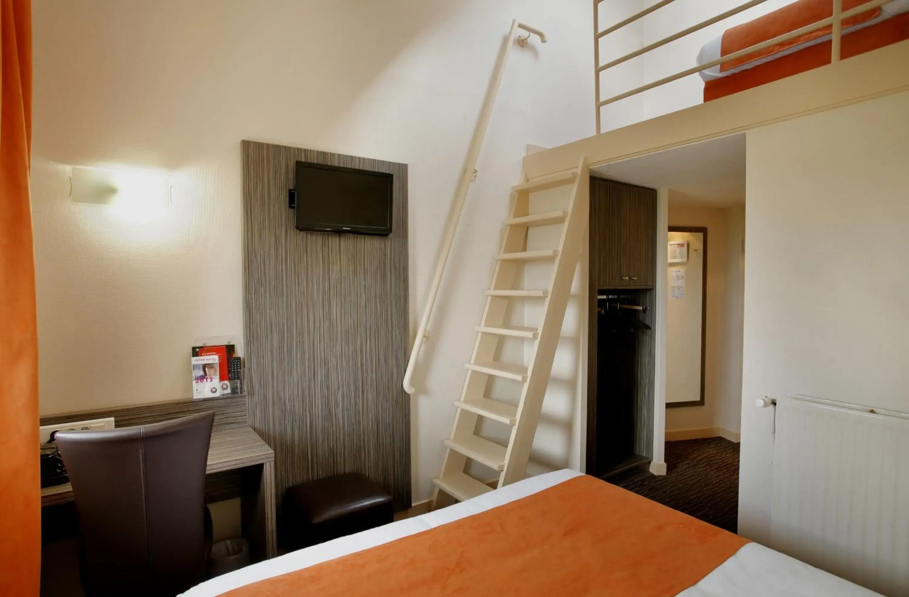 Photo of the whole room, Bed in The Originals City, Hôtel L'Acropole, Saint-Etienne Sud Photo of the whole room, Bed in The Originals City, Hôtel L'Acropole, Saint-Etienne Sud