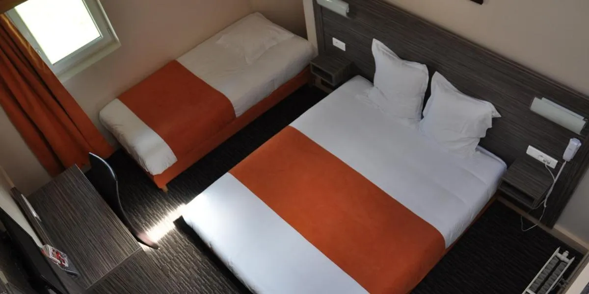 Bedroom, Bed in The Originals City, Hôtel L'Acropole, Saint-Etienne Sud