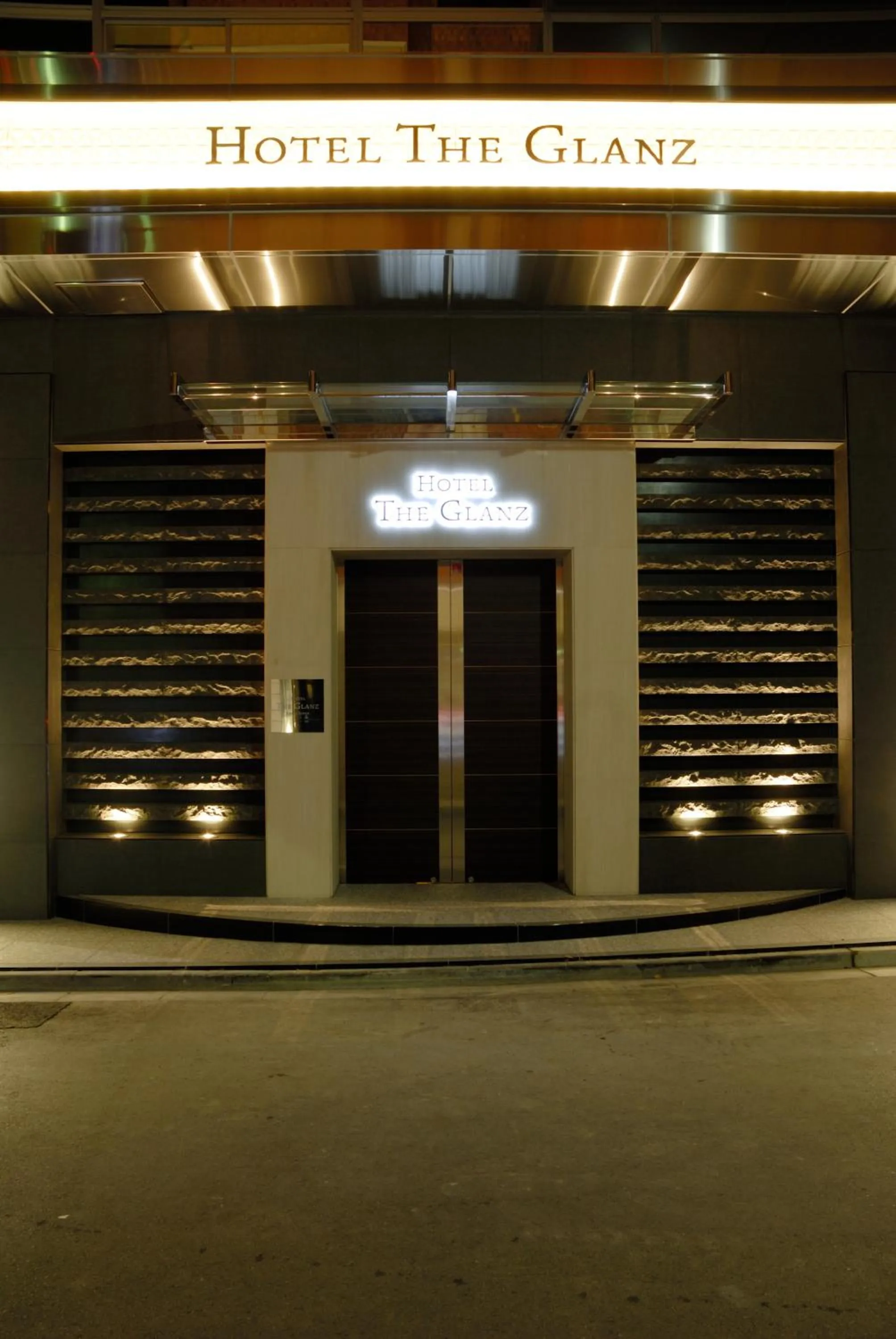 Facade/entrance in HOTEL THE GLANZ