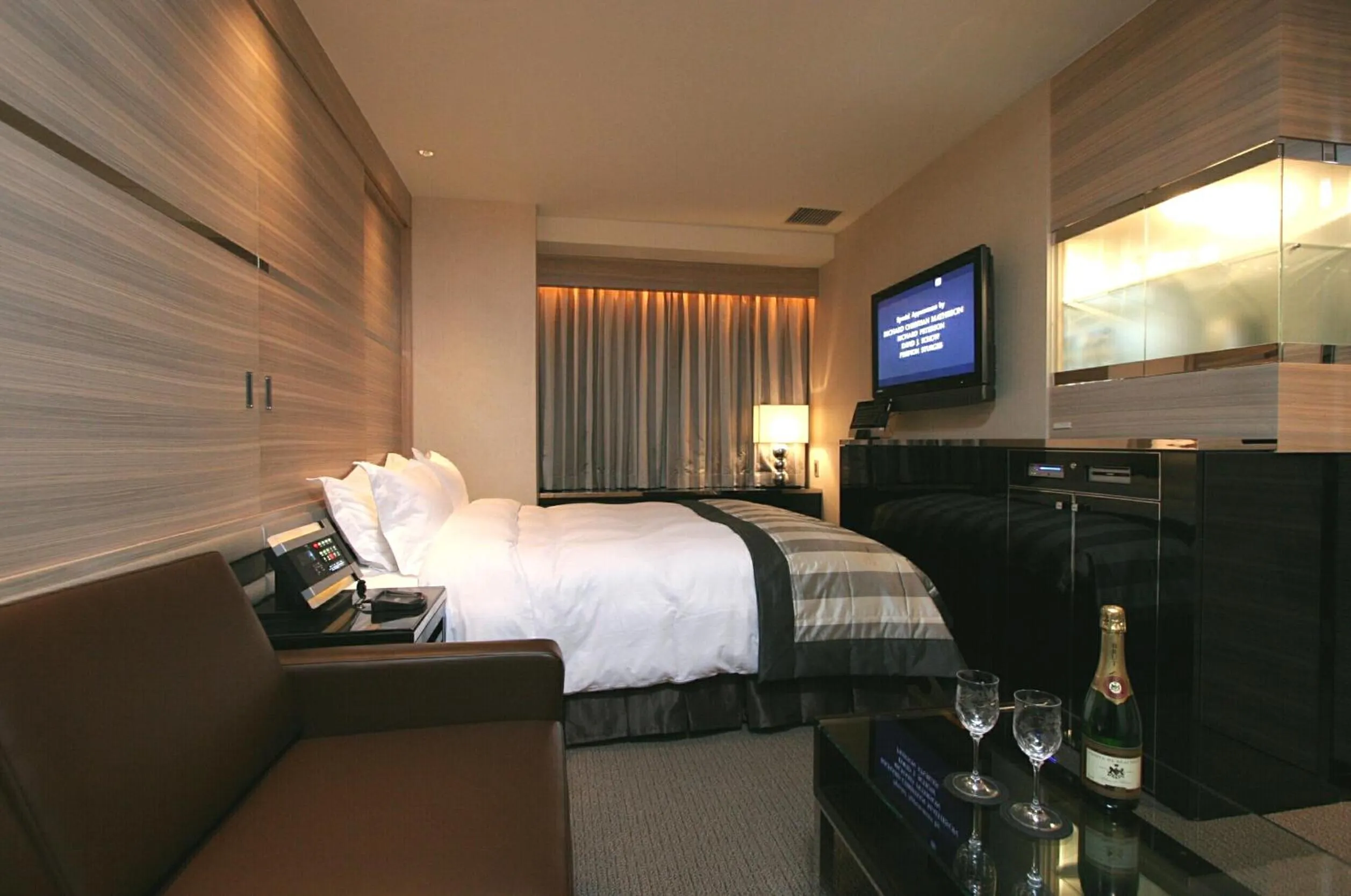 Photo of the whole room, Bed in HOTEL THE GLANZ