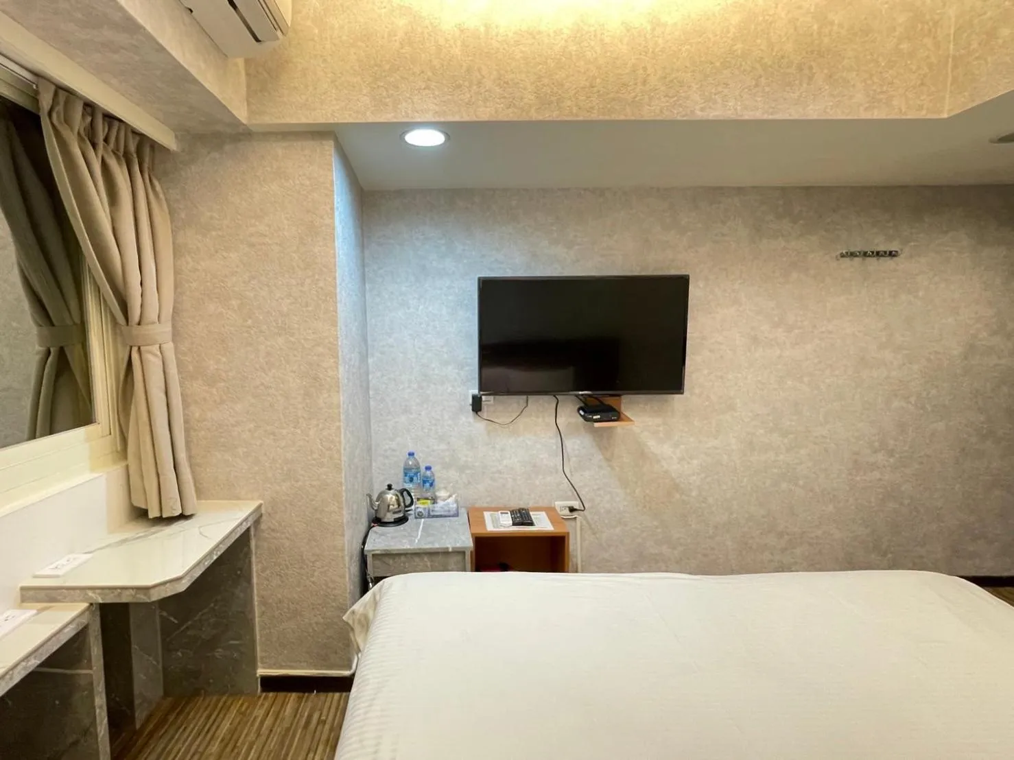 Bed in Jung Shin Hotel