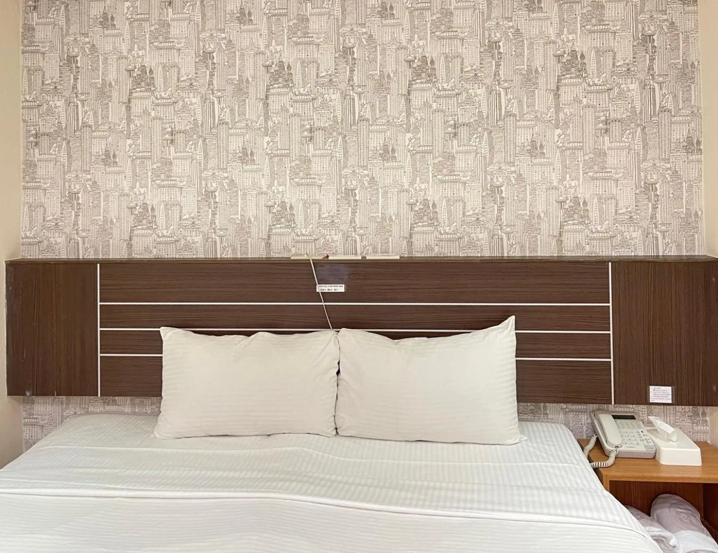 Bed in Jung Shin Hotel