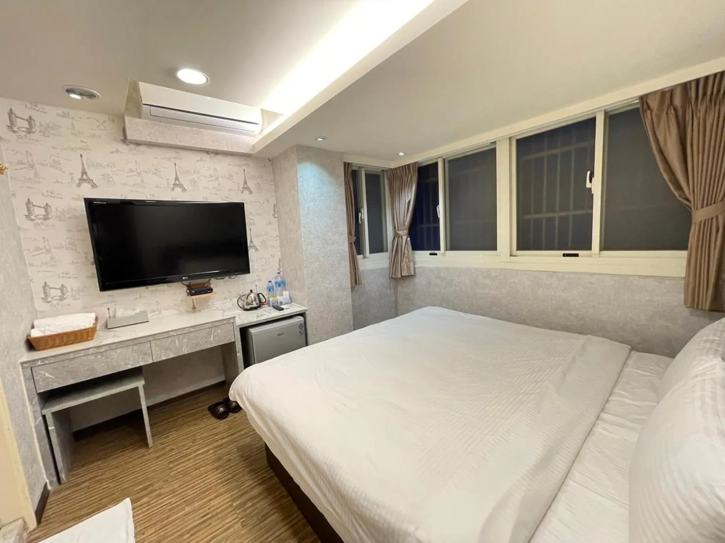 Bed in Jung Shin Hotel