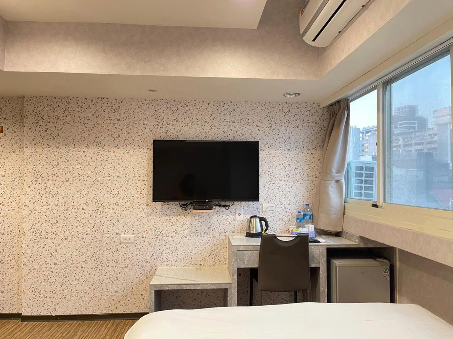 Bed in Jung Shin Hotel