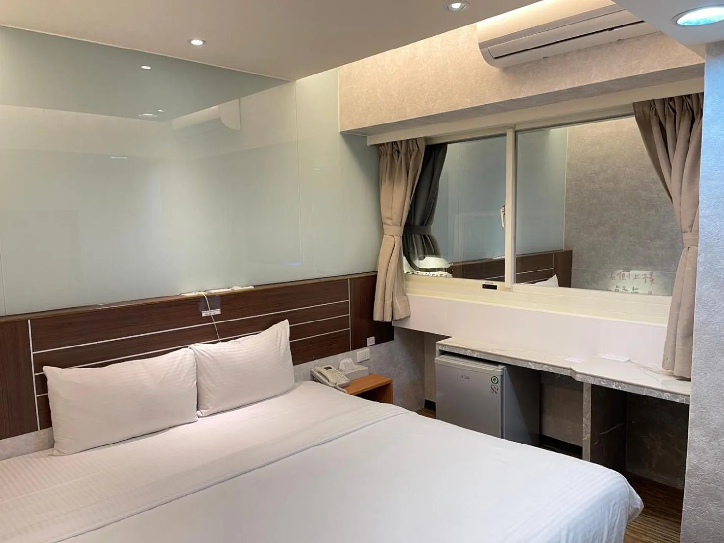 Bed in Jung Shin Hotel