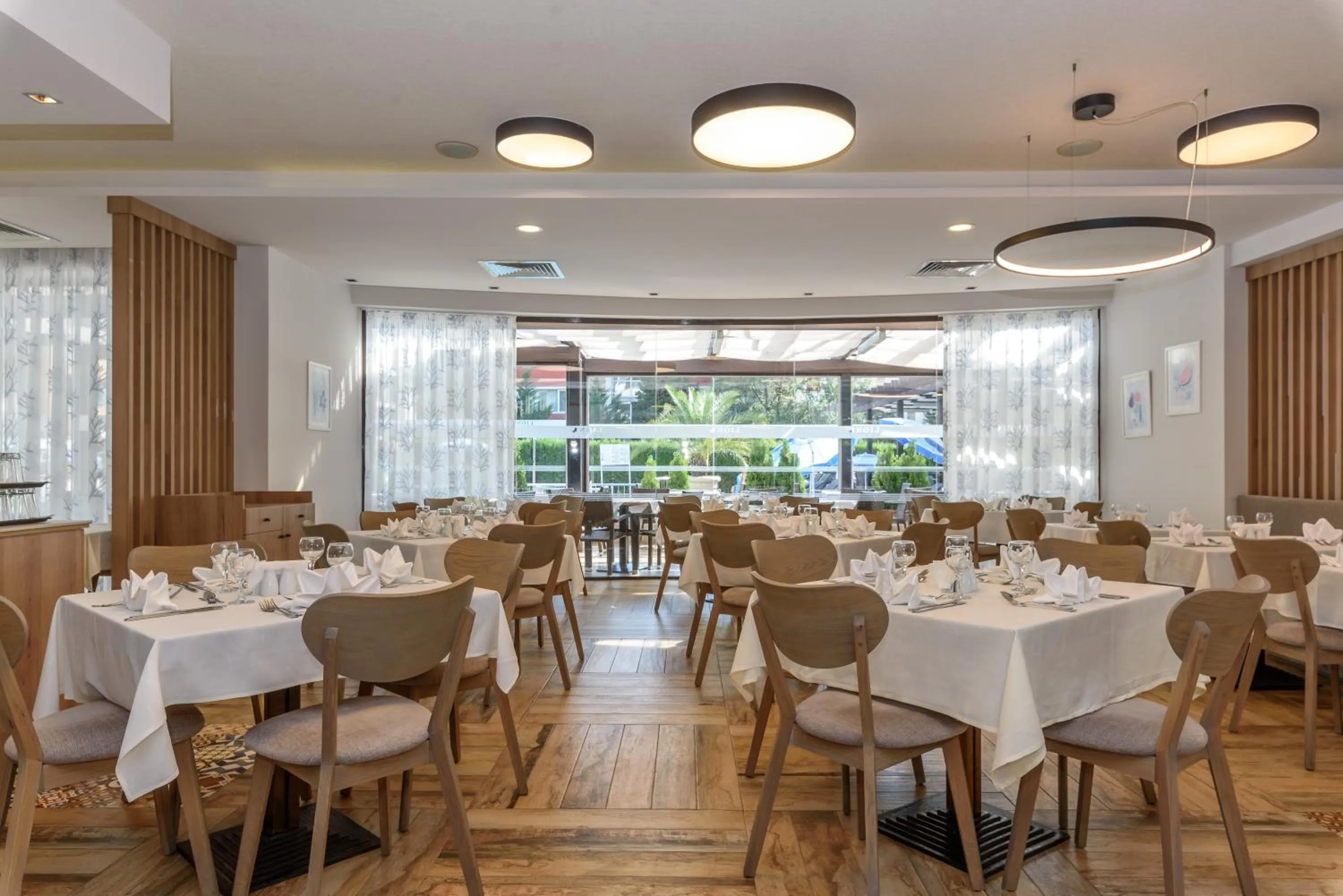 Restaurant/places to eat in Lion Sunny Beach Hotel