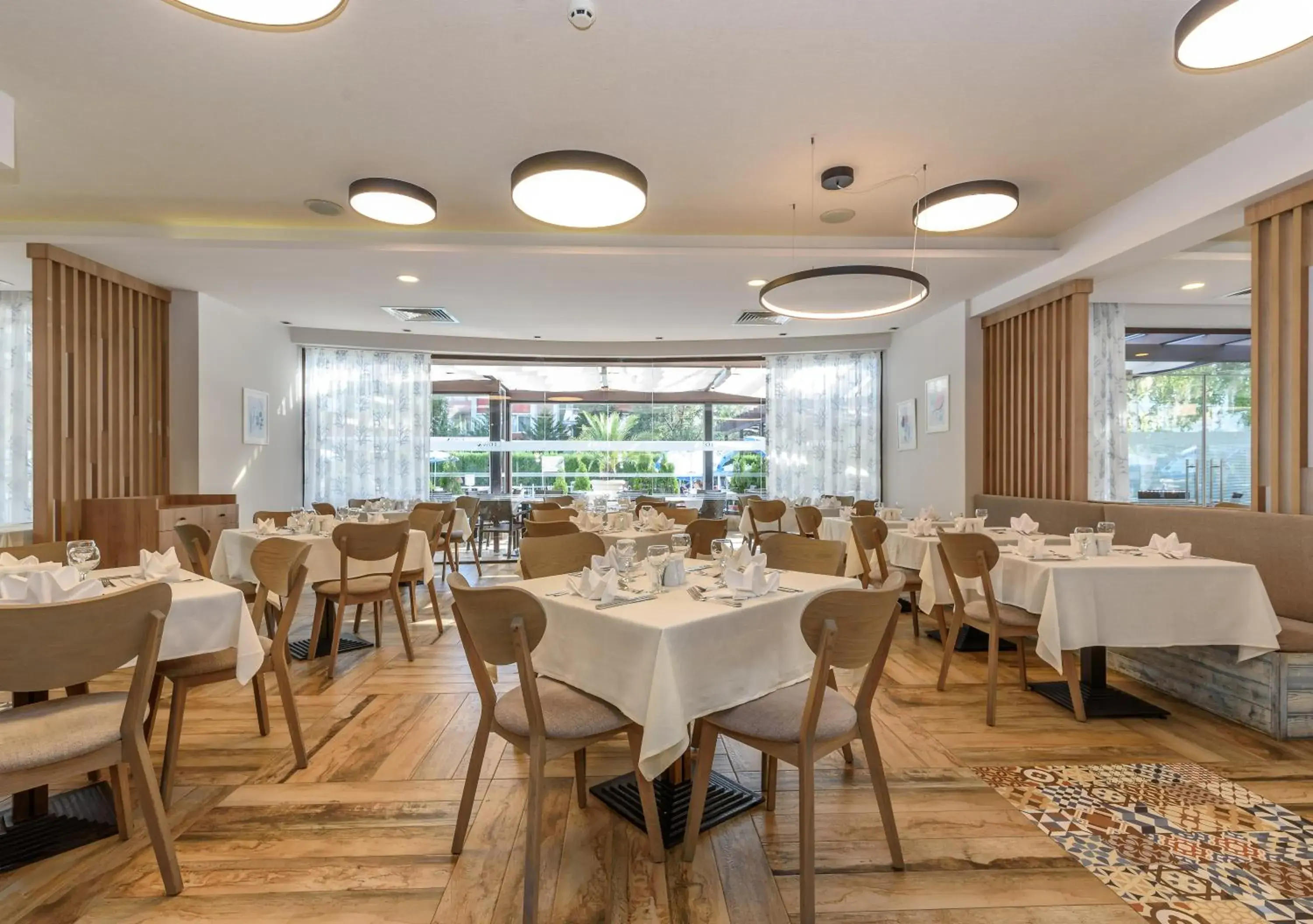 Restaurant/places to eat in Lion Sunny Beach Hotel Restaurant/places to eat in Lion Sunny Beach Hotel