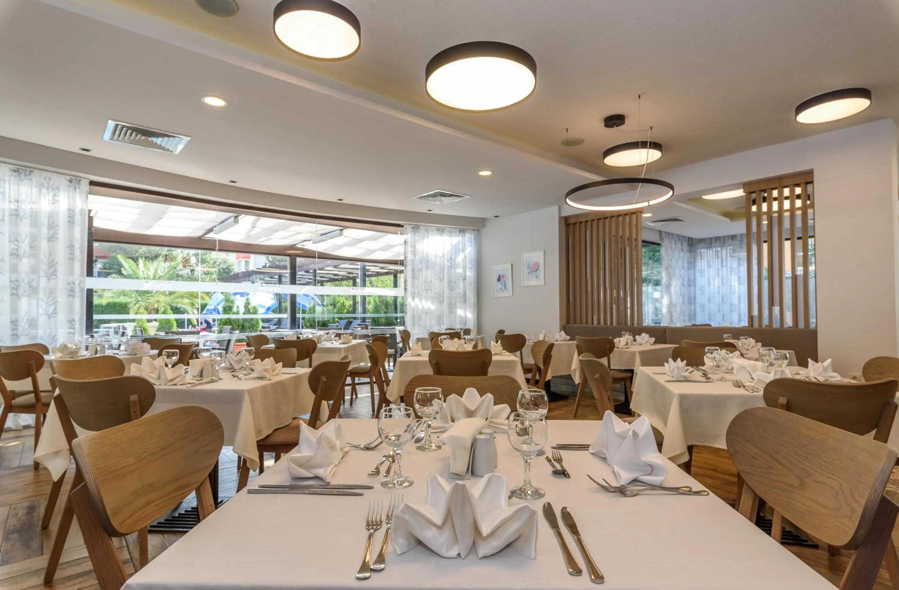 Restaurant/places to eat in Lion Sunny Beach Hotel