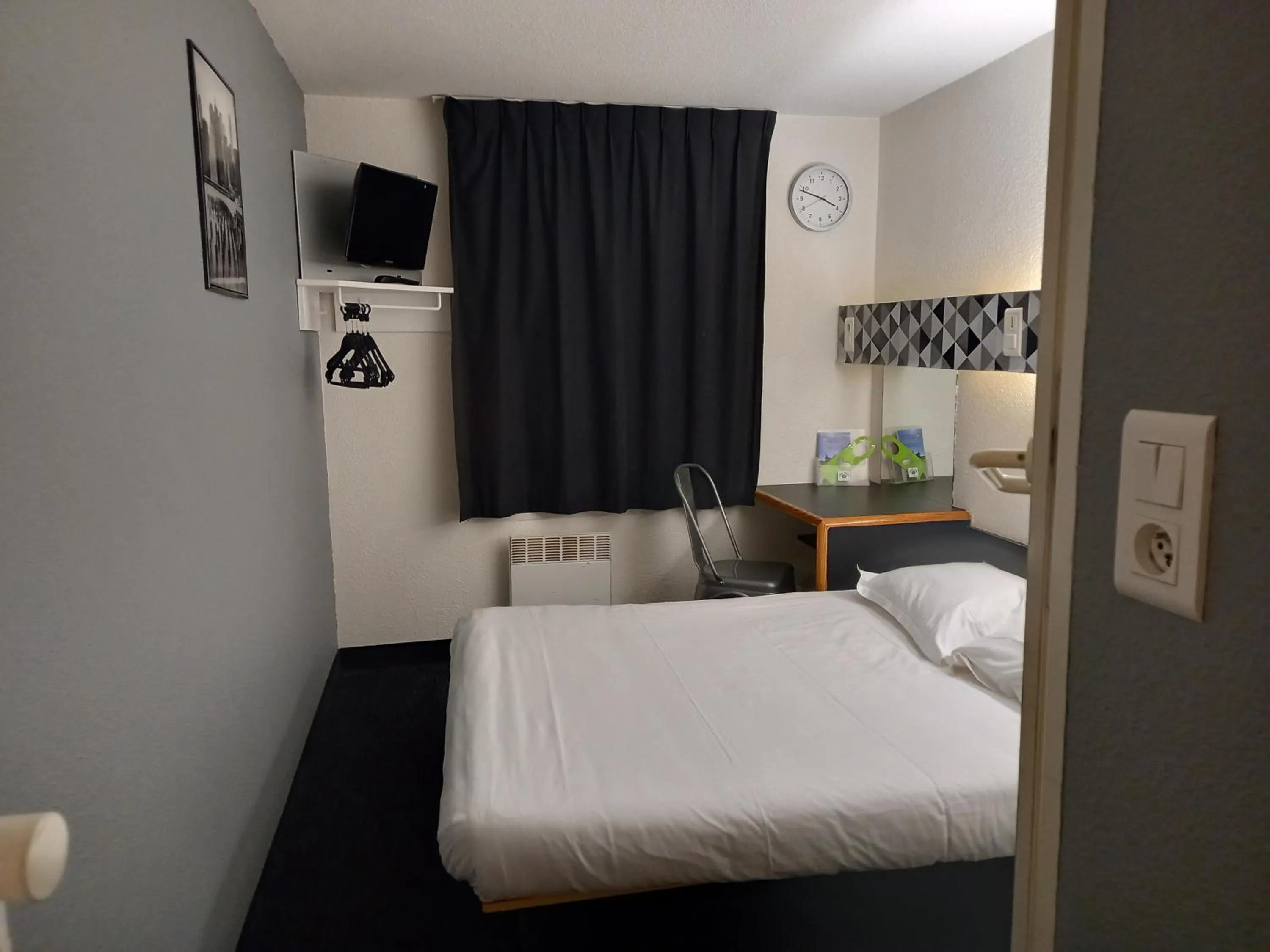 Bed in hôtel QUICK Palace Tours Nord