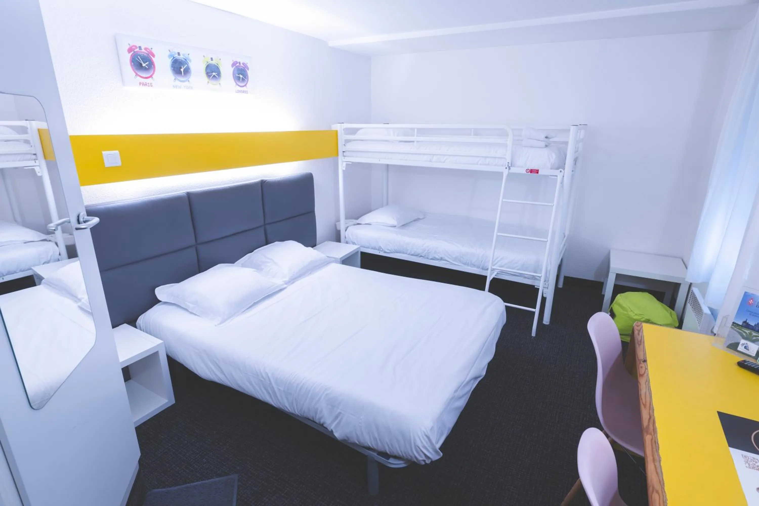 Bed in hôtel QUICK Palace Tours Nord