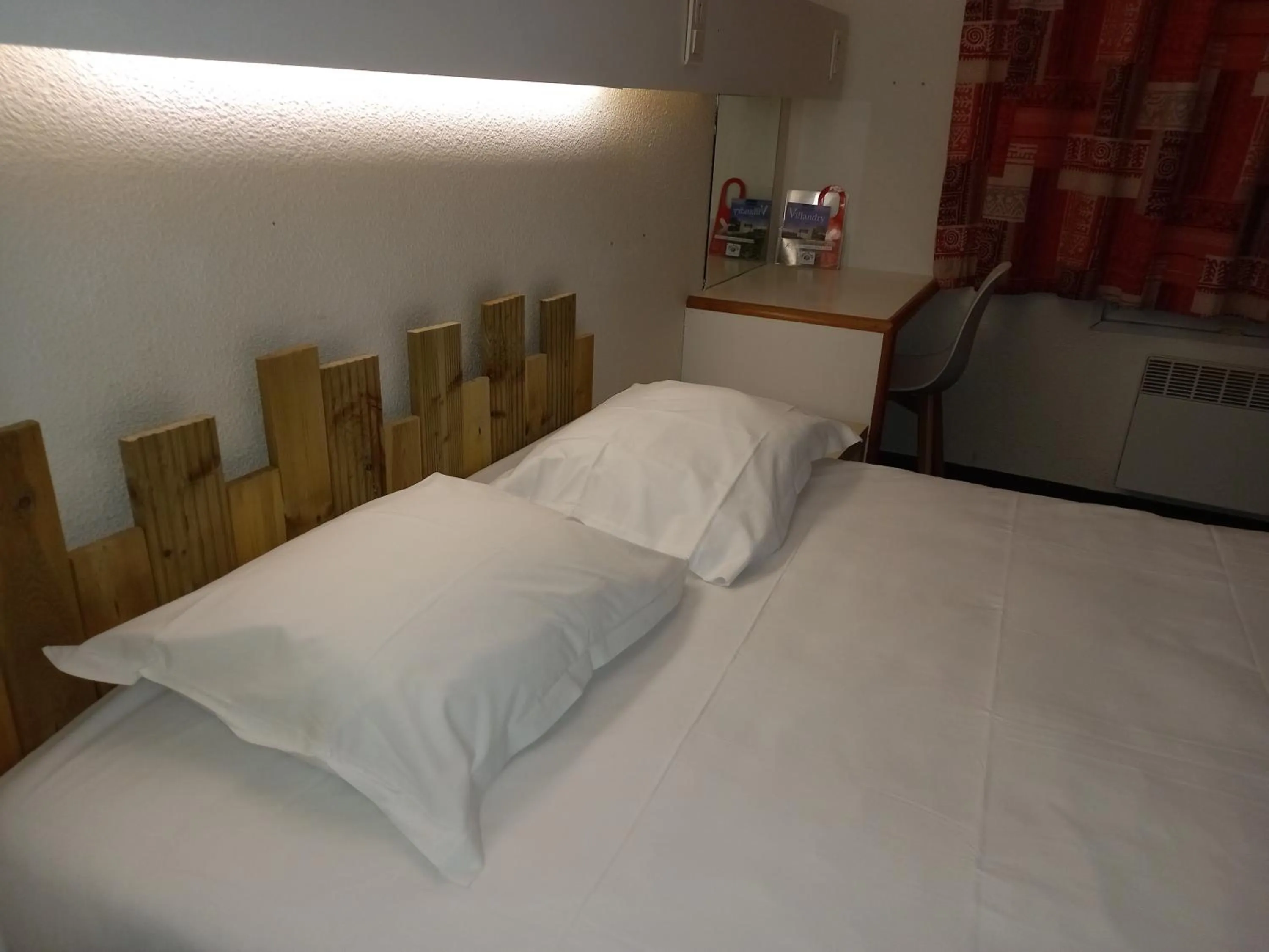 Bed in hôtel QUICK Palace Tours Nord