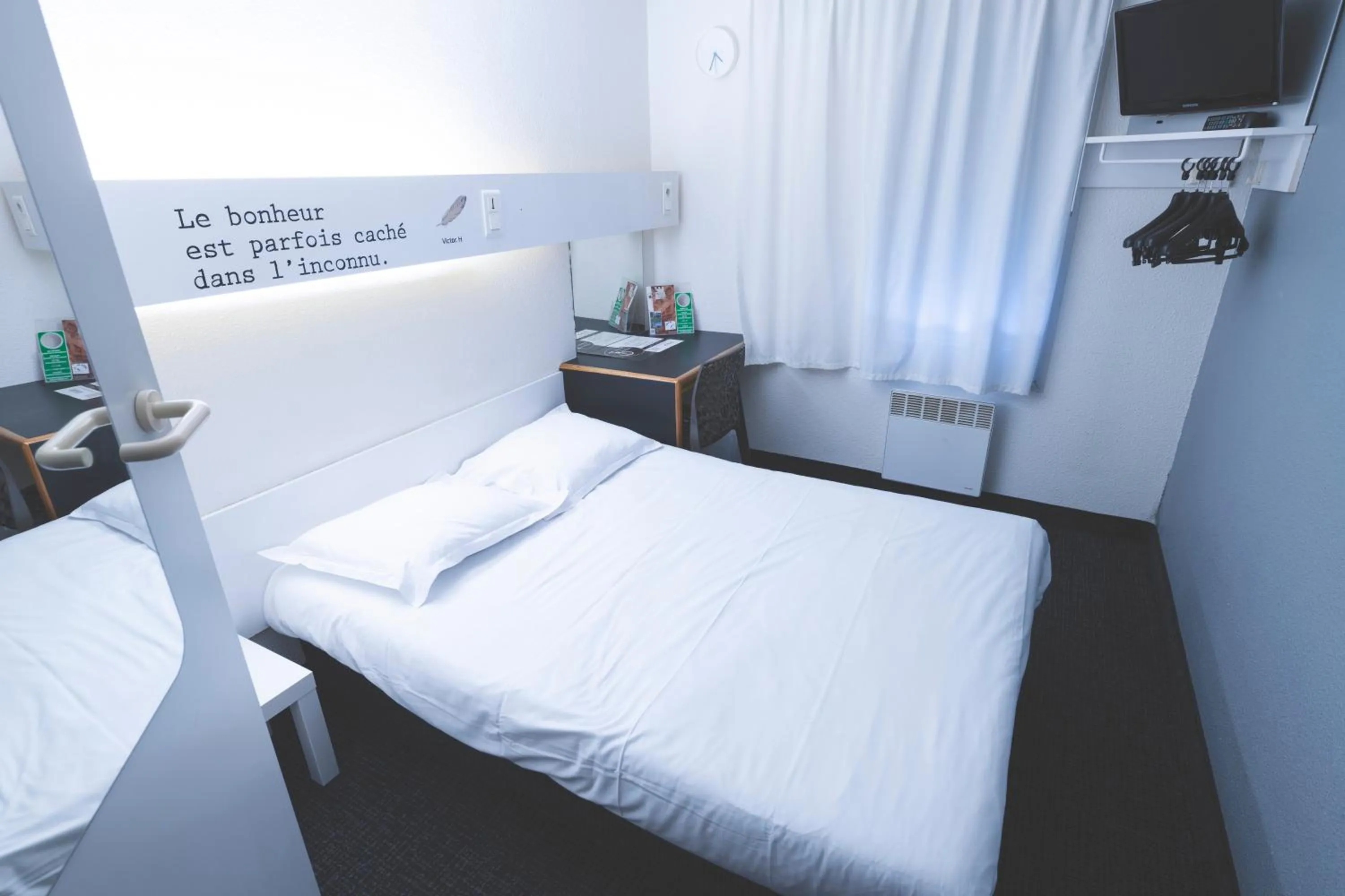 Bed in hôtel QUICK Palace Tours Nord