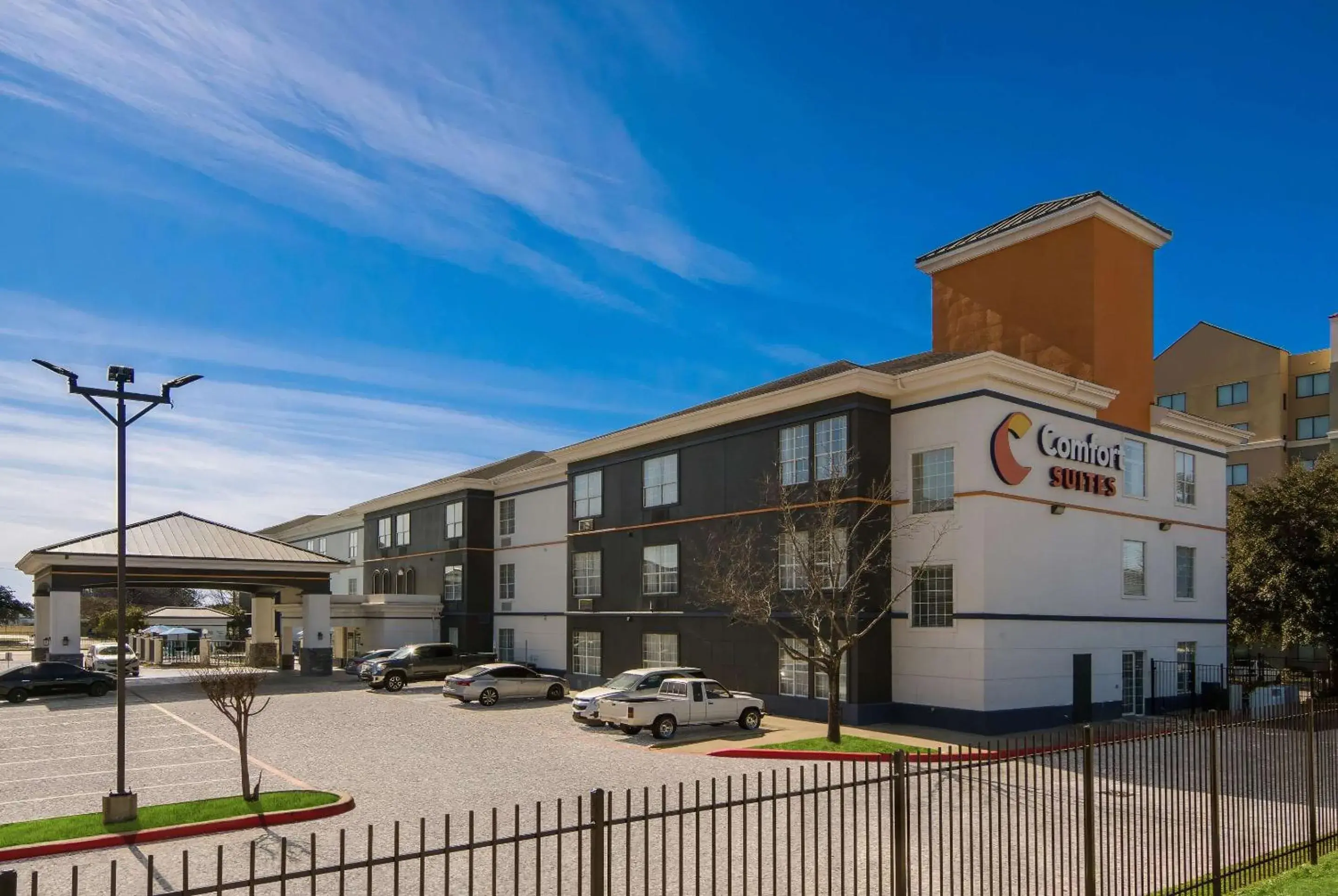Property building in Comfort Suites Fort Worth North Fossil Creek Property building in Comfort Suites Fort Worth North Fossil Creek