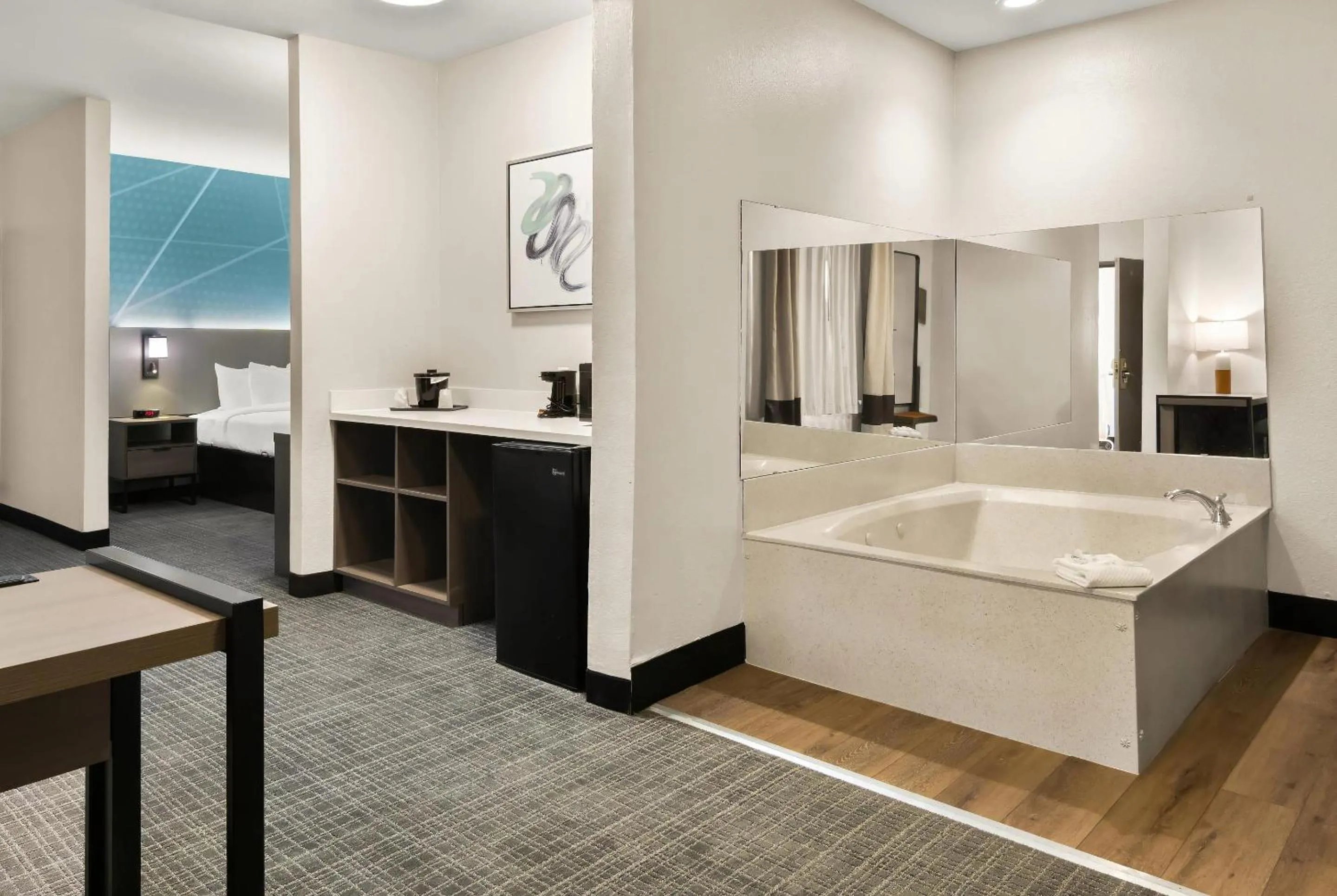 Bedroom, Bed in Comfort Suites Fort Worth North Fossil Creek