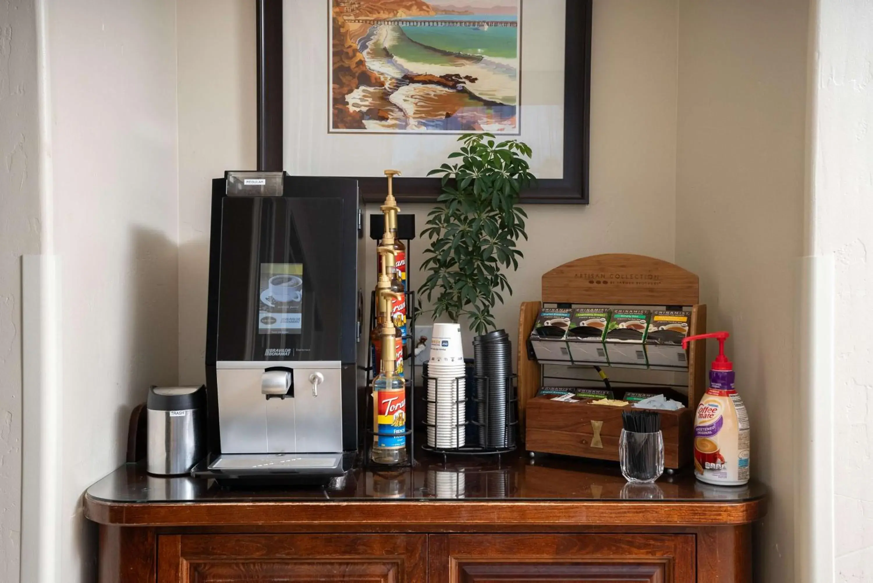 Lounge or bar in Best Western Plus Royal Oak Hotel Lounge or bar in Best Western Plus Royal Oak Hotel