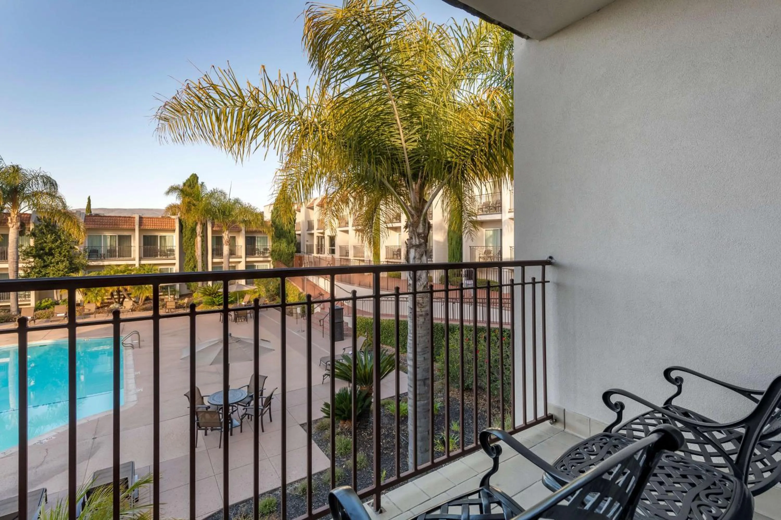Bedroom in Best Western Plus Royal Oak Hotel