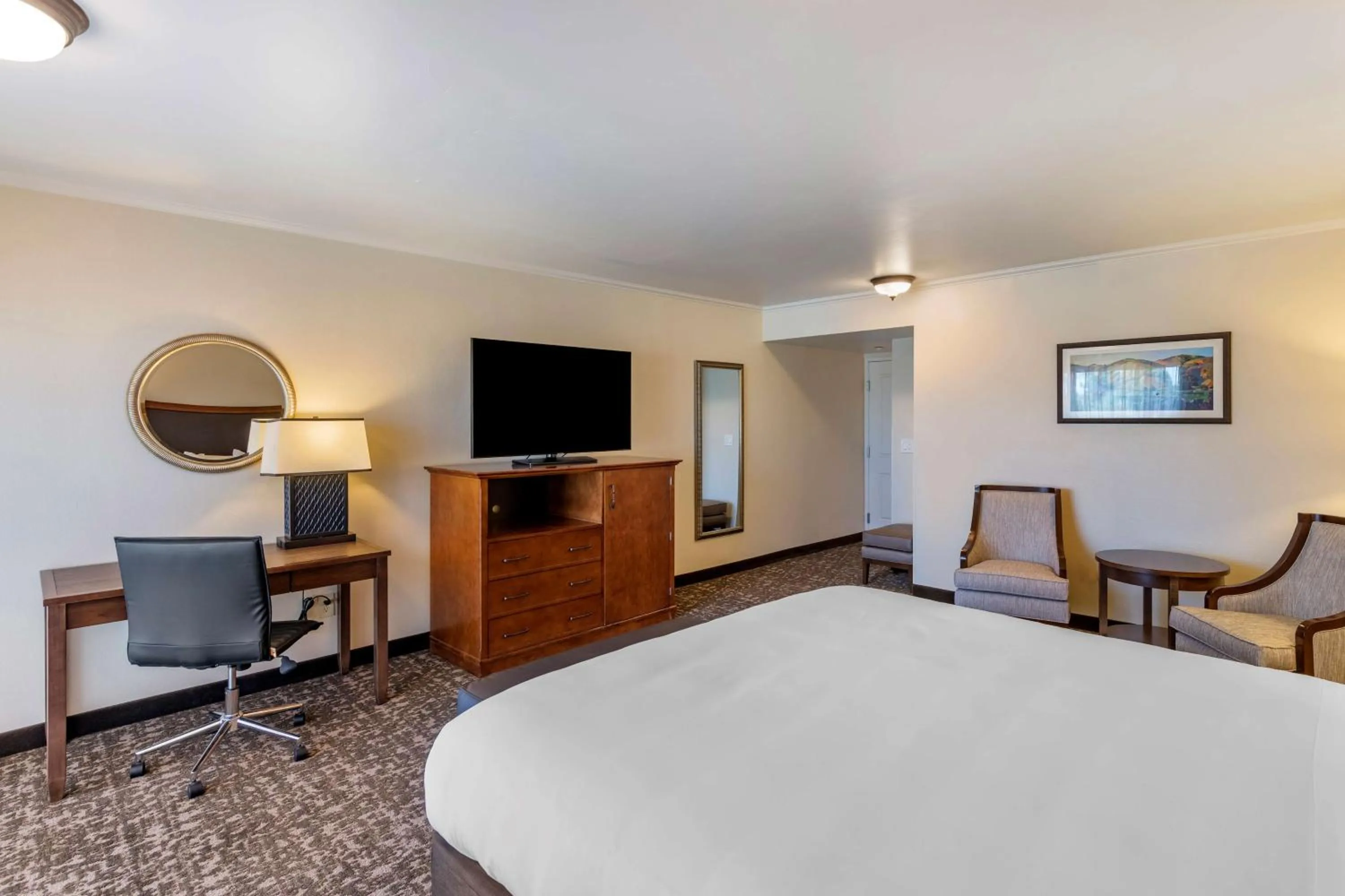 Bedroom, Bed in Best Western Plus Royal Oak Hotel