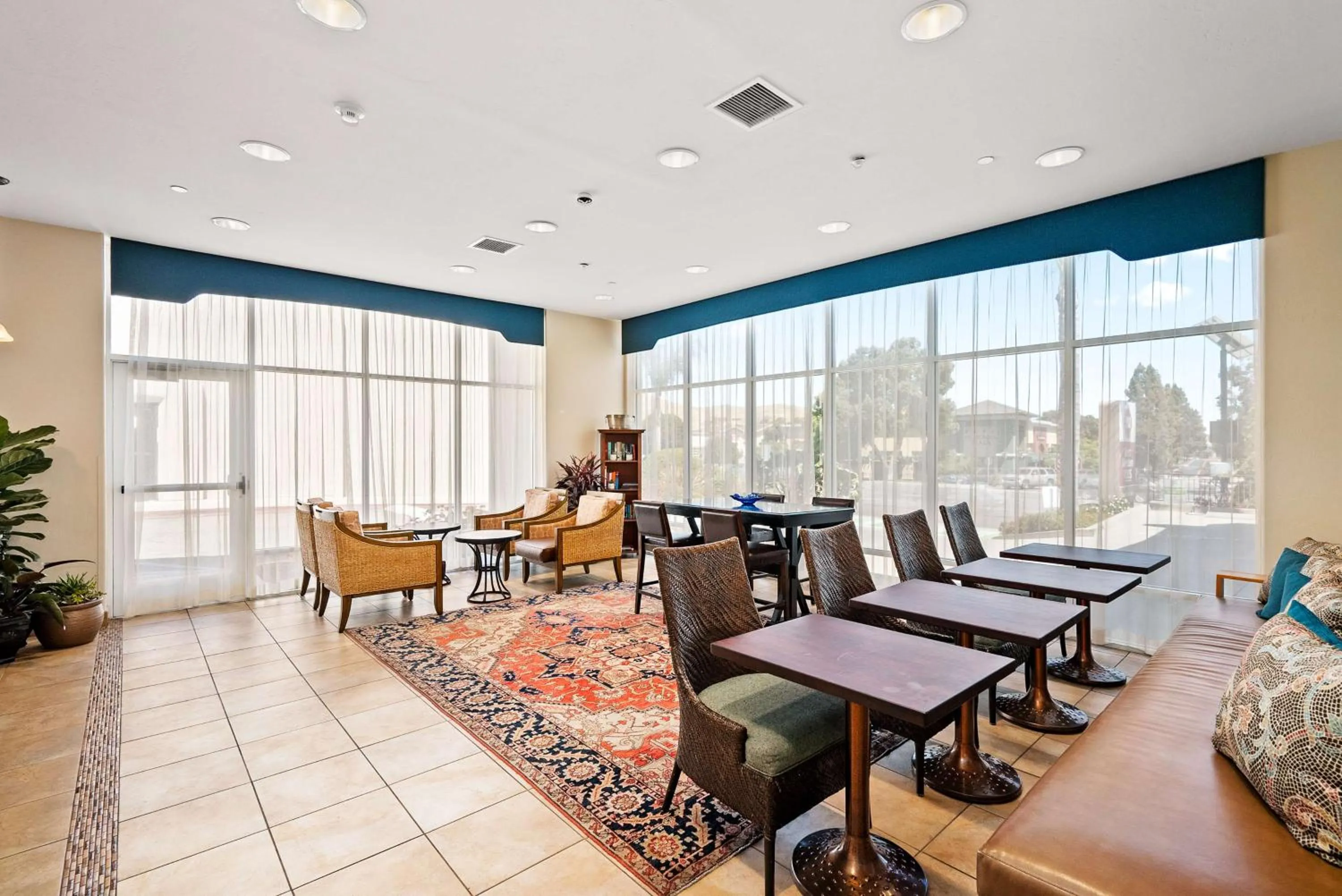 Lobby or reception in Best Western Plus Royal Oak Hotel