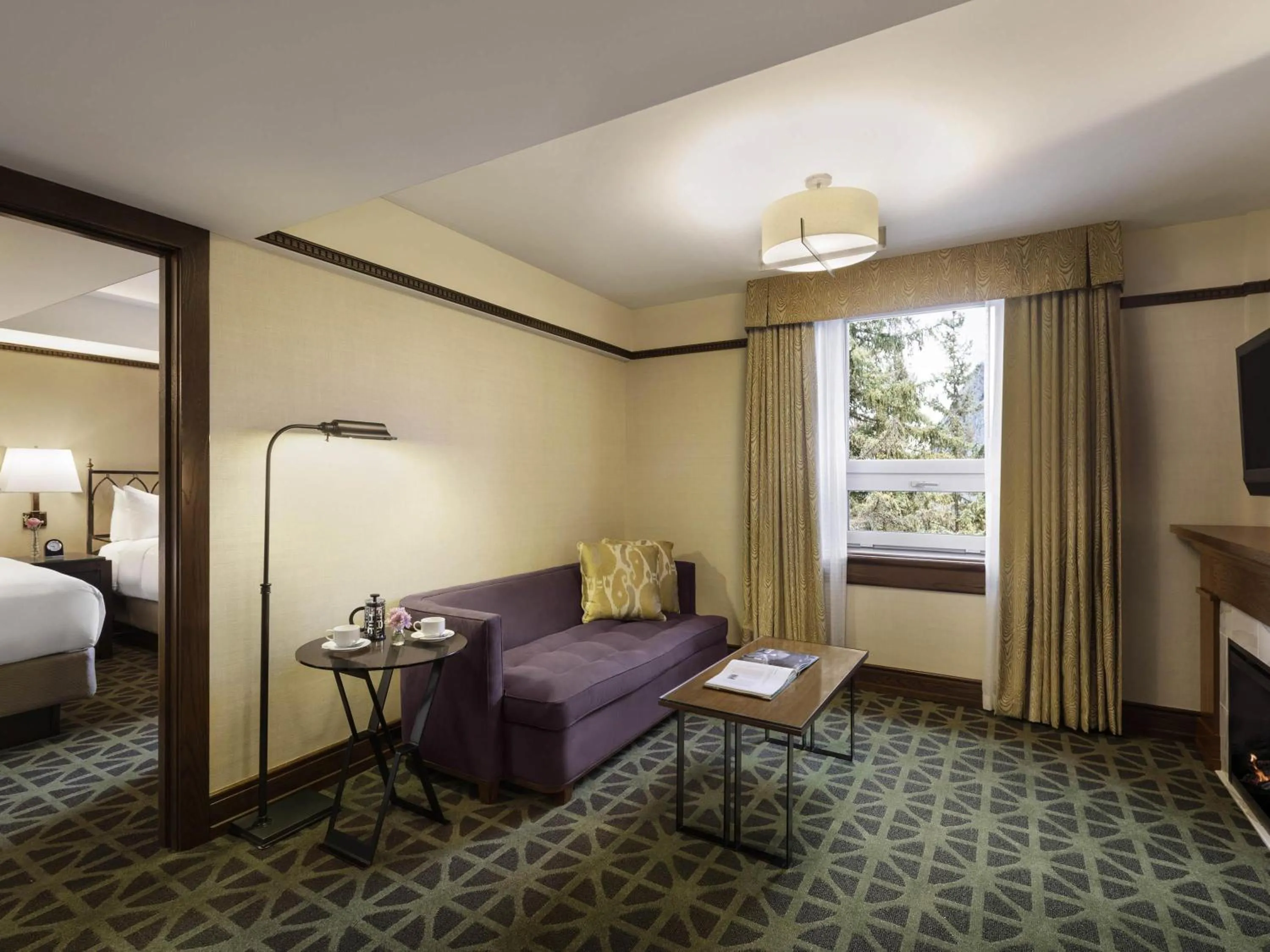 Bedroom, Bed in Fairmont Banff Springs