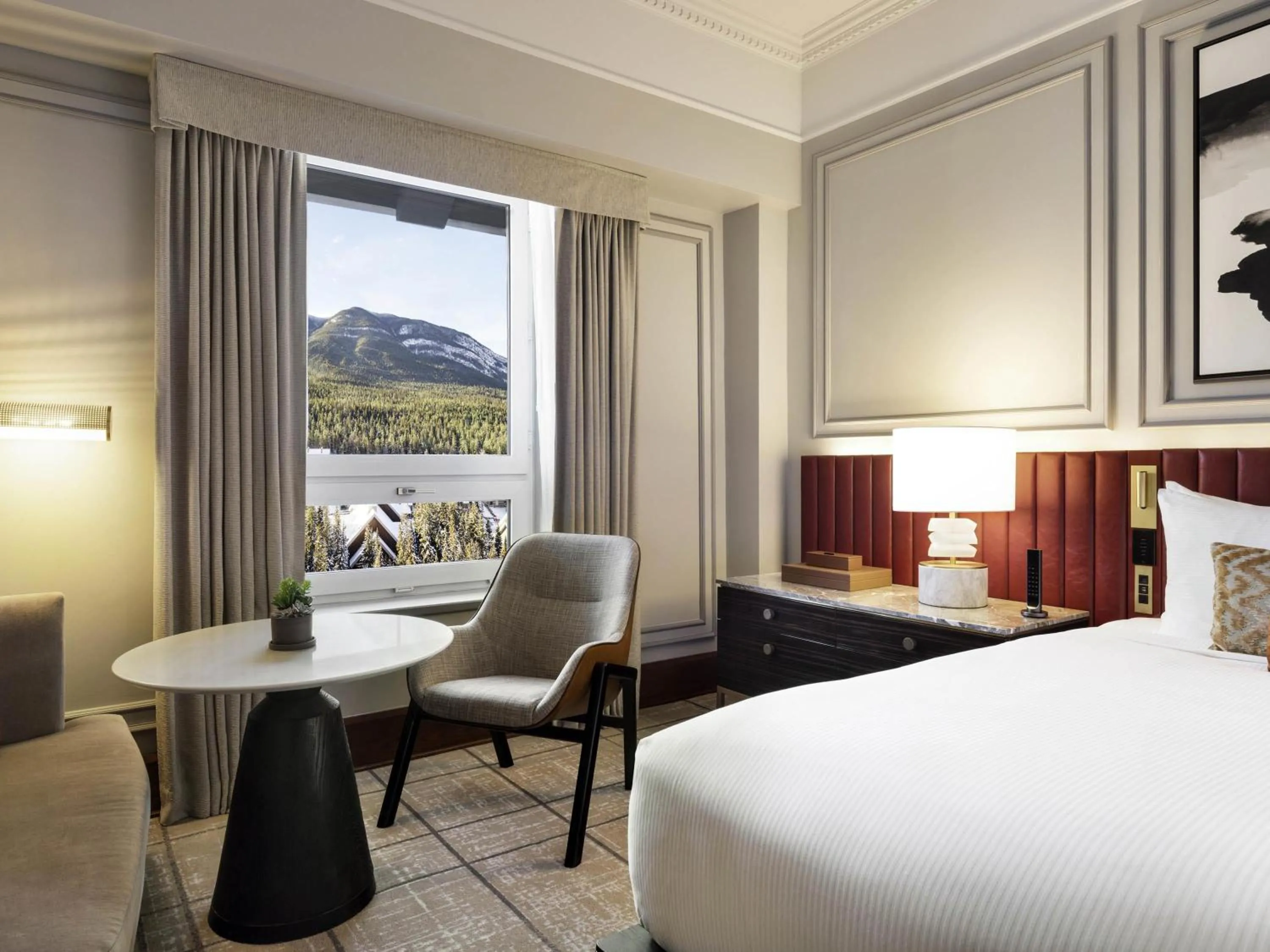 Bedroom, Bed in Fairmont Banff Springs