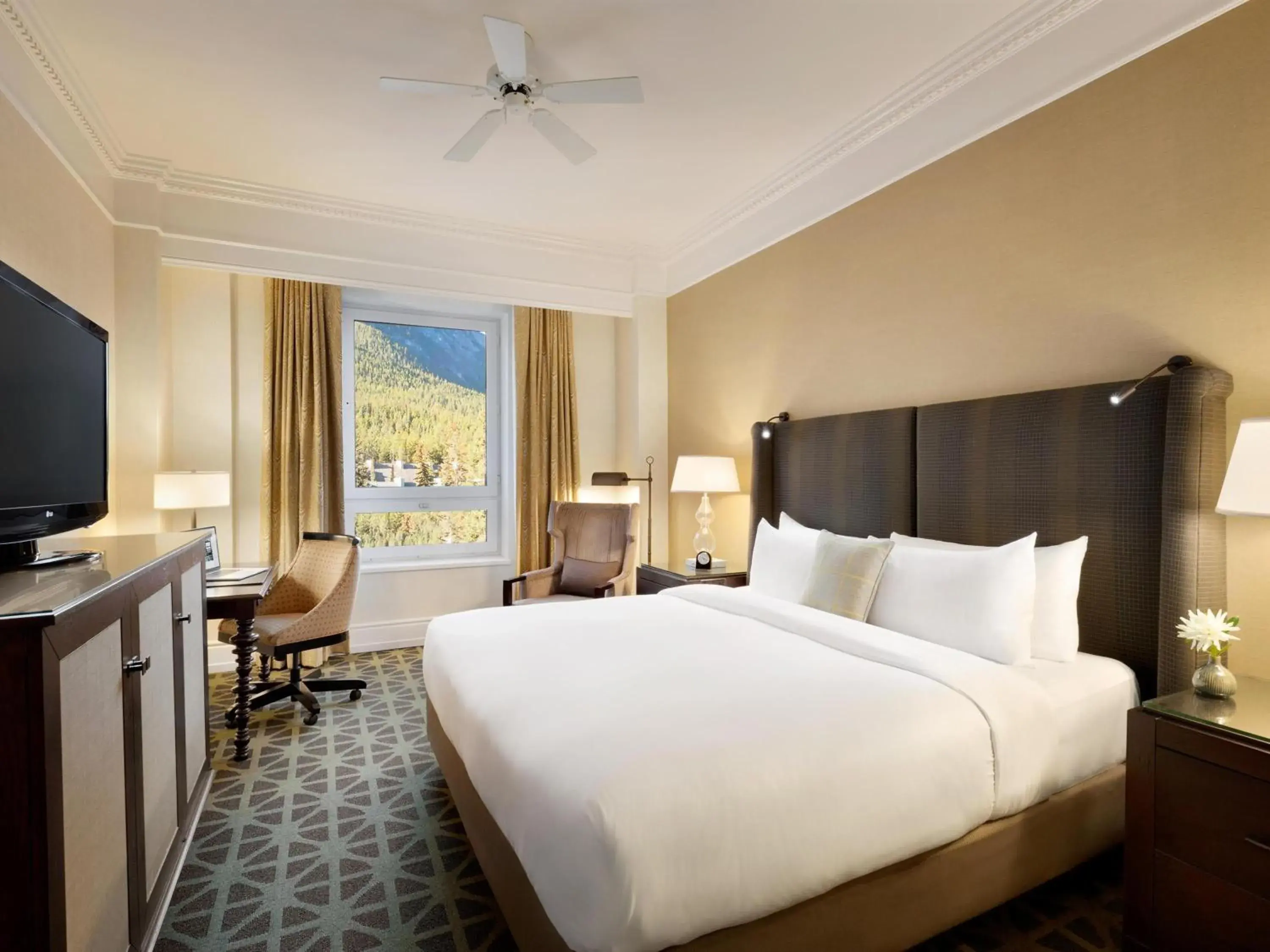 Bedroom, Bed in Fairmont Banff Springs Bedroom, Bed in Fairmont Banff Springs