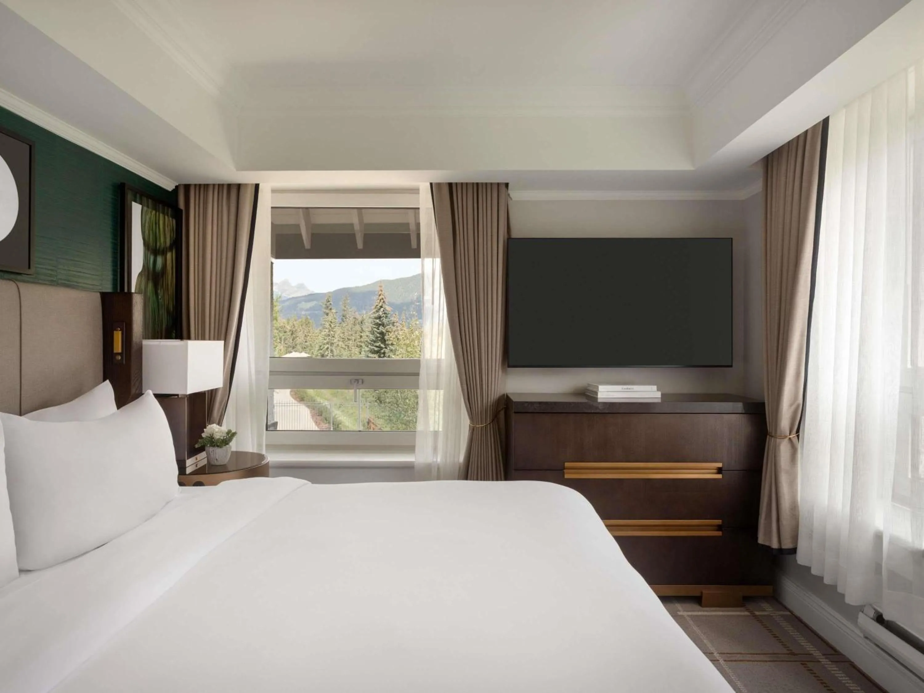 Bedroom, Bed in Fairmont Banff Springs