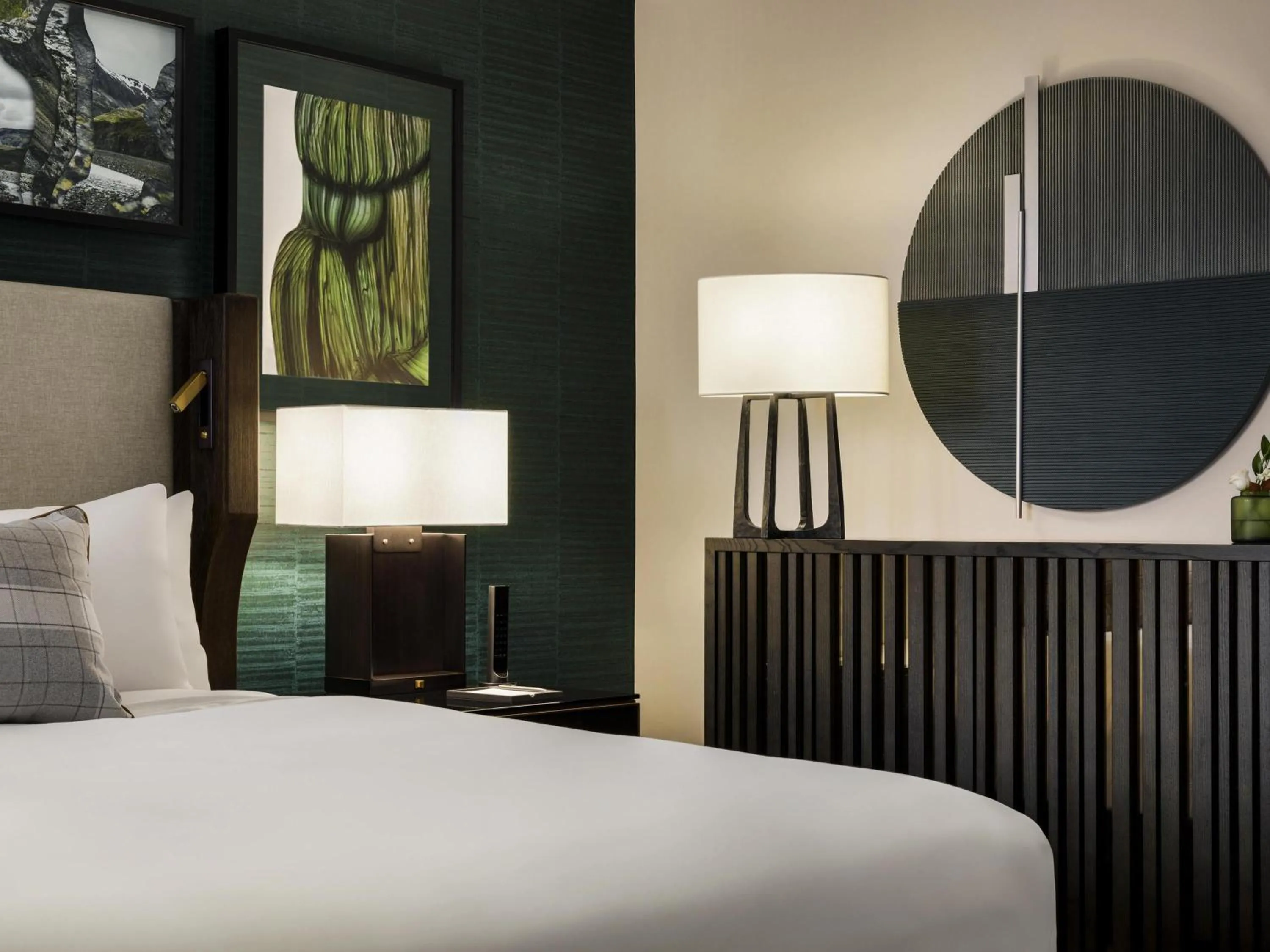 Bedroom, Bed in Fairmont Banff Springs