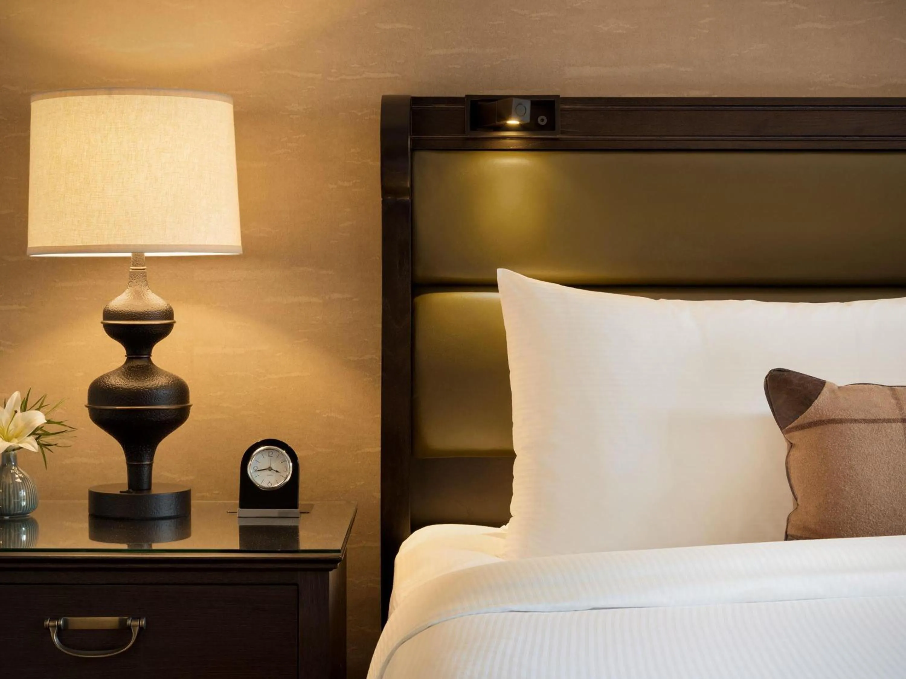 Bedroom, Bed in Fairmont Banff Springs