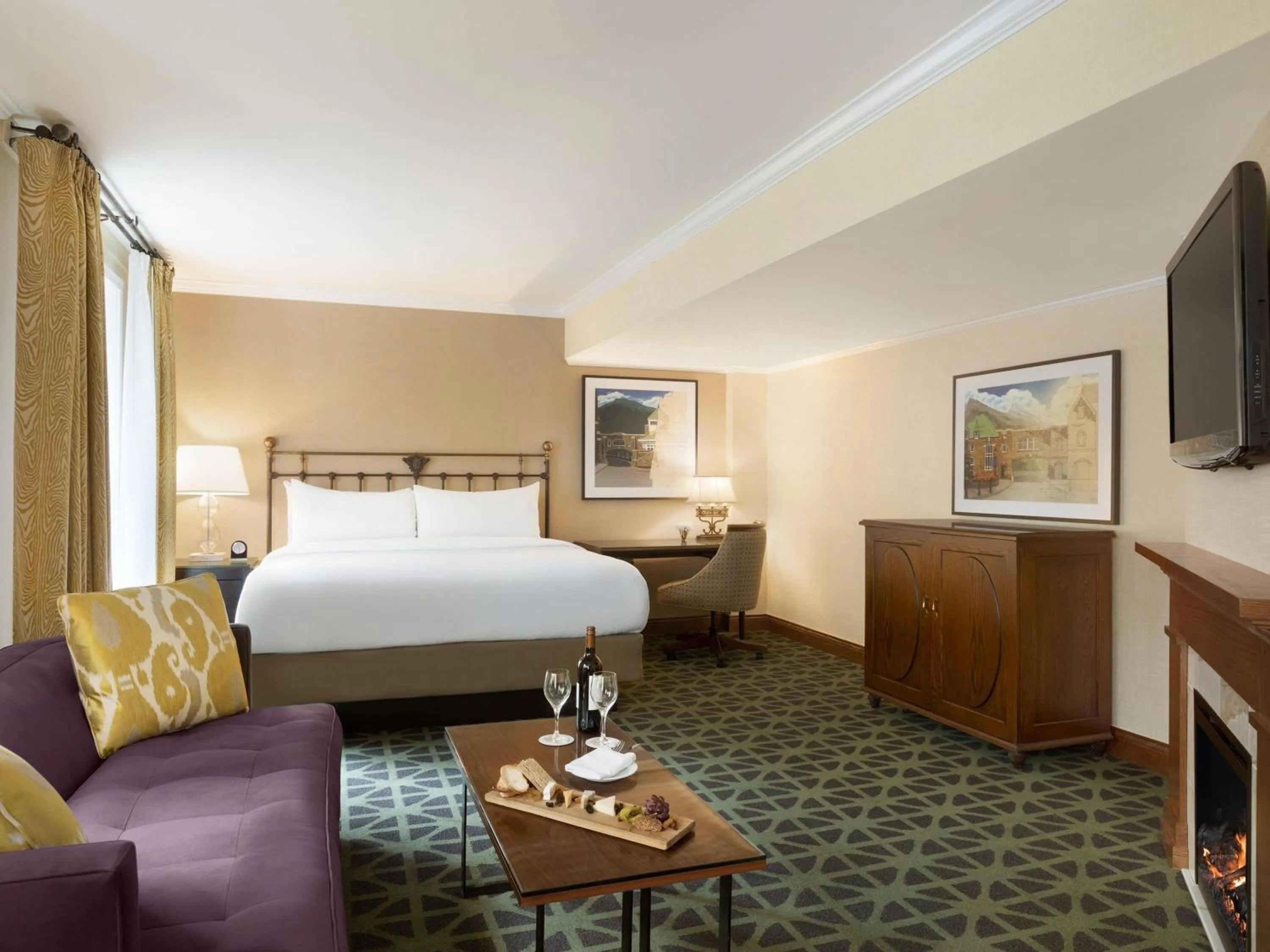 Bedroom, Bed in Fairmont Banff Springs