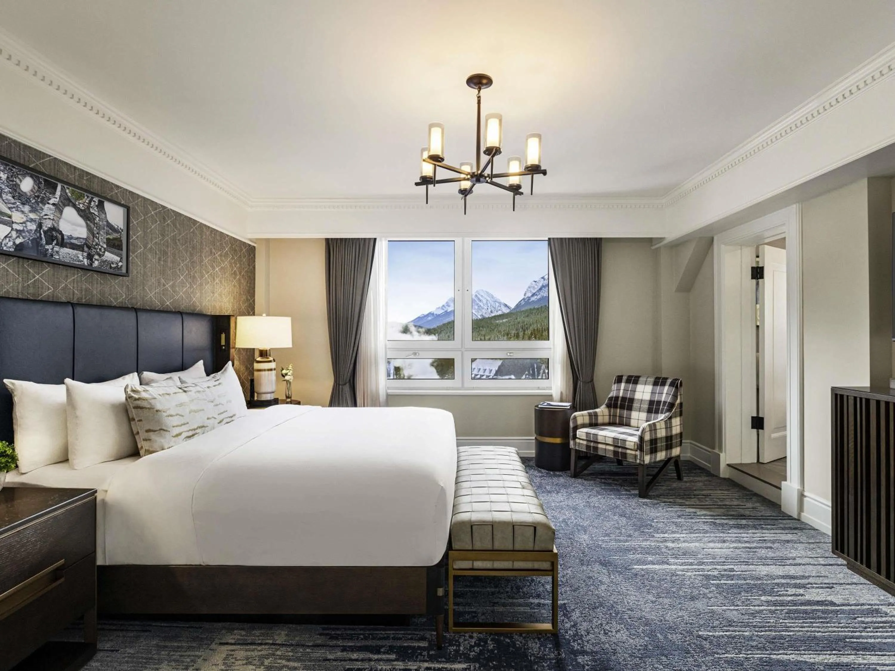 Bedroom, Bed in Fairmont Banff Springs