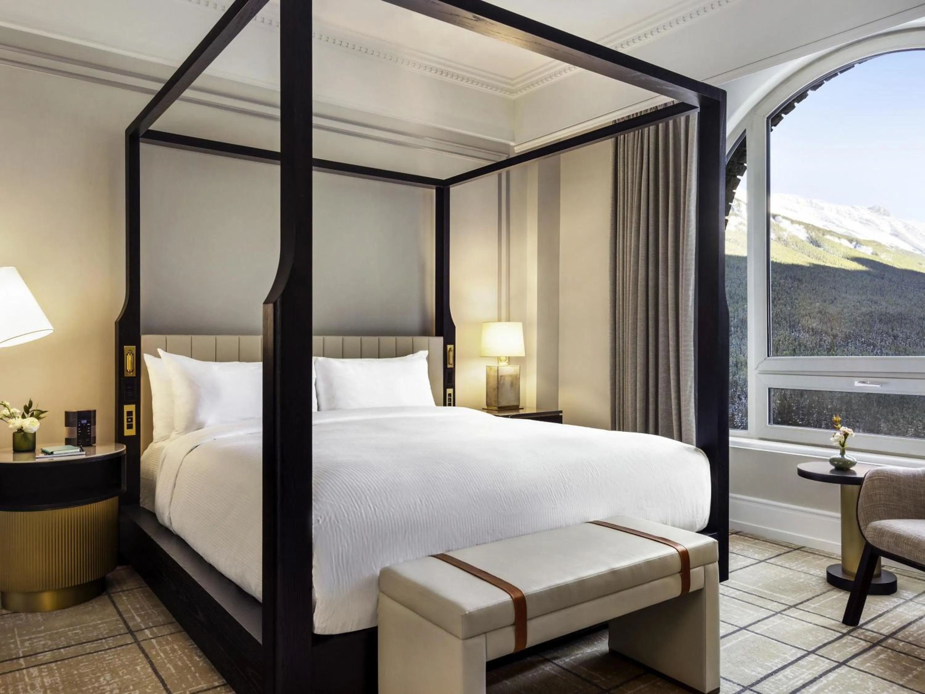 Bedroom, Bed in Fairmont Banff Springs