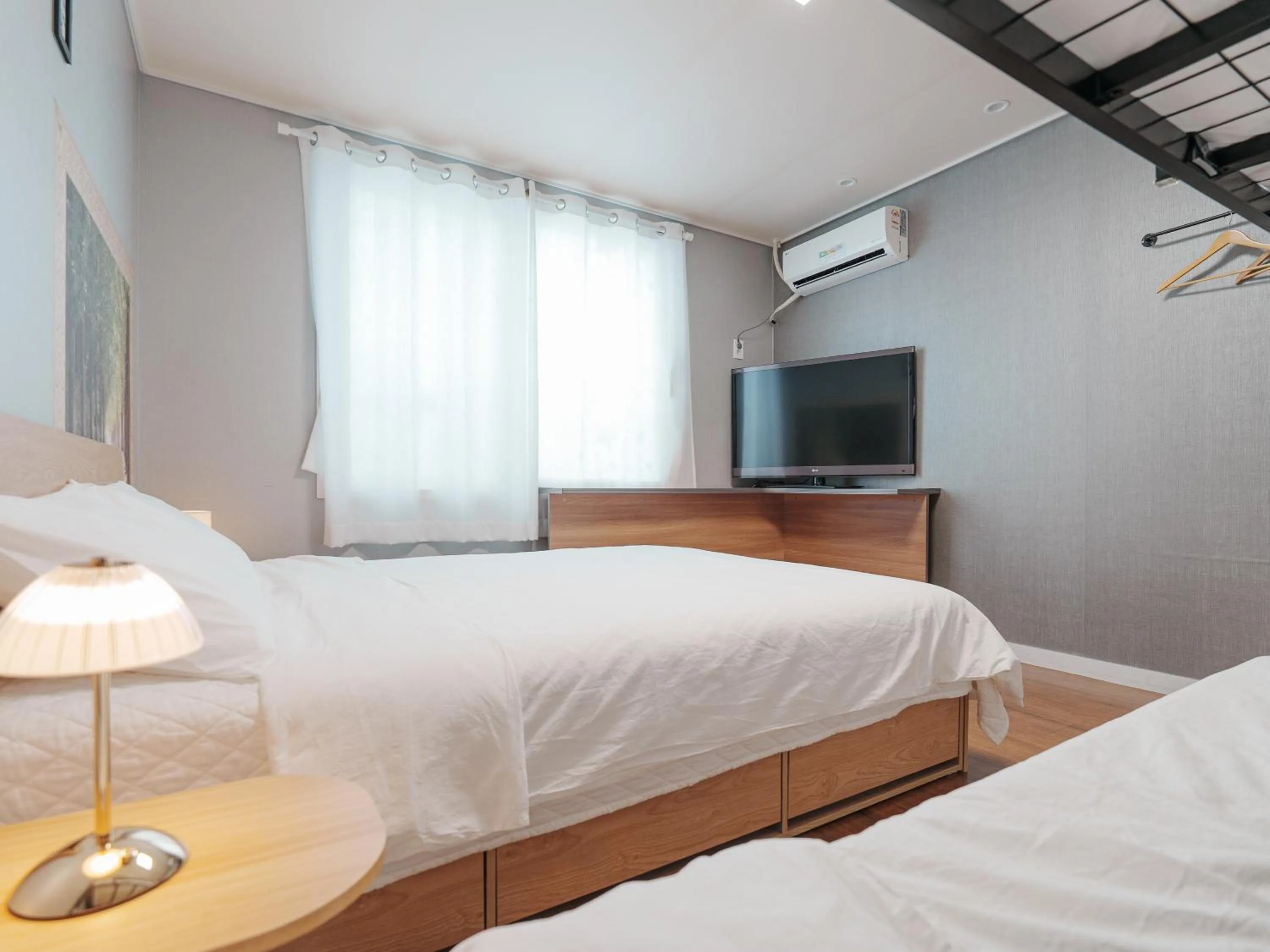 Bedroom, Bed in 인천공항 게스트하우스 레인부츠